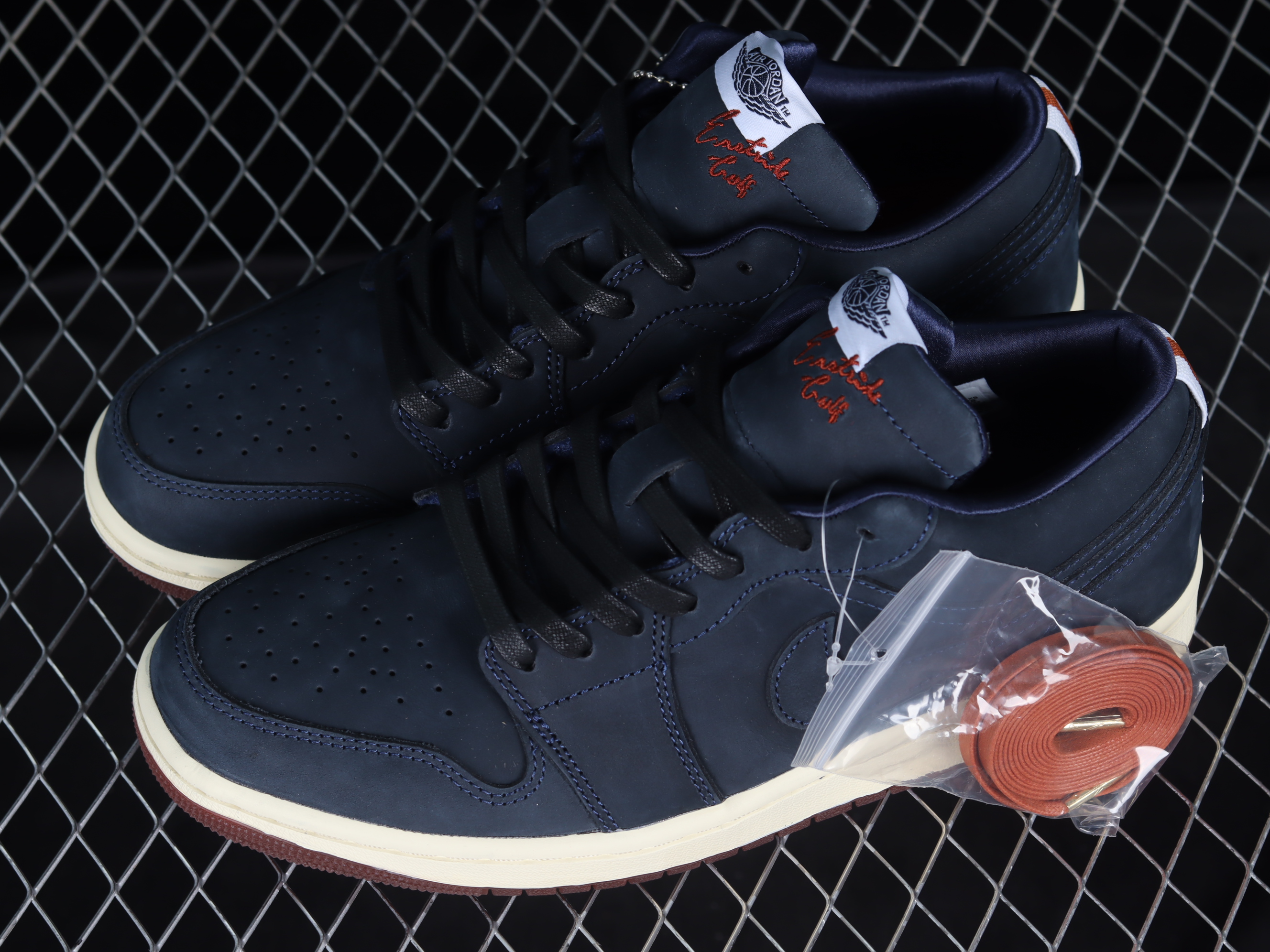 AJ1 low top