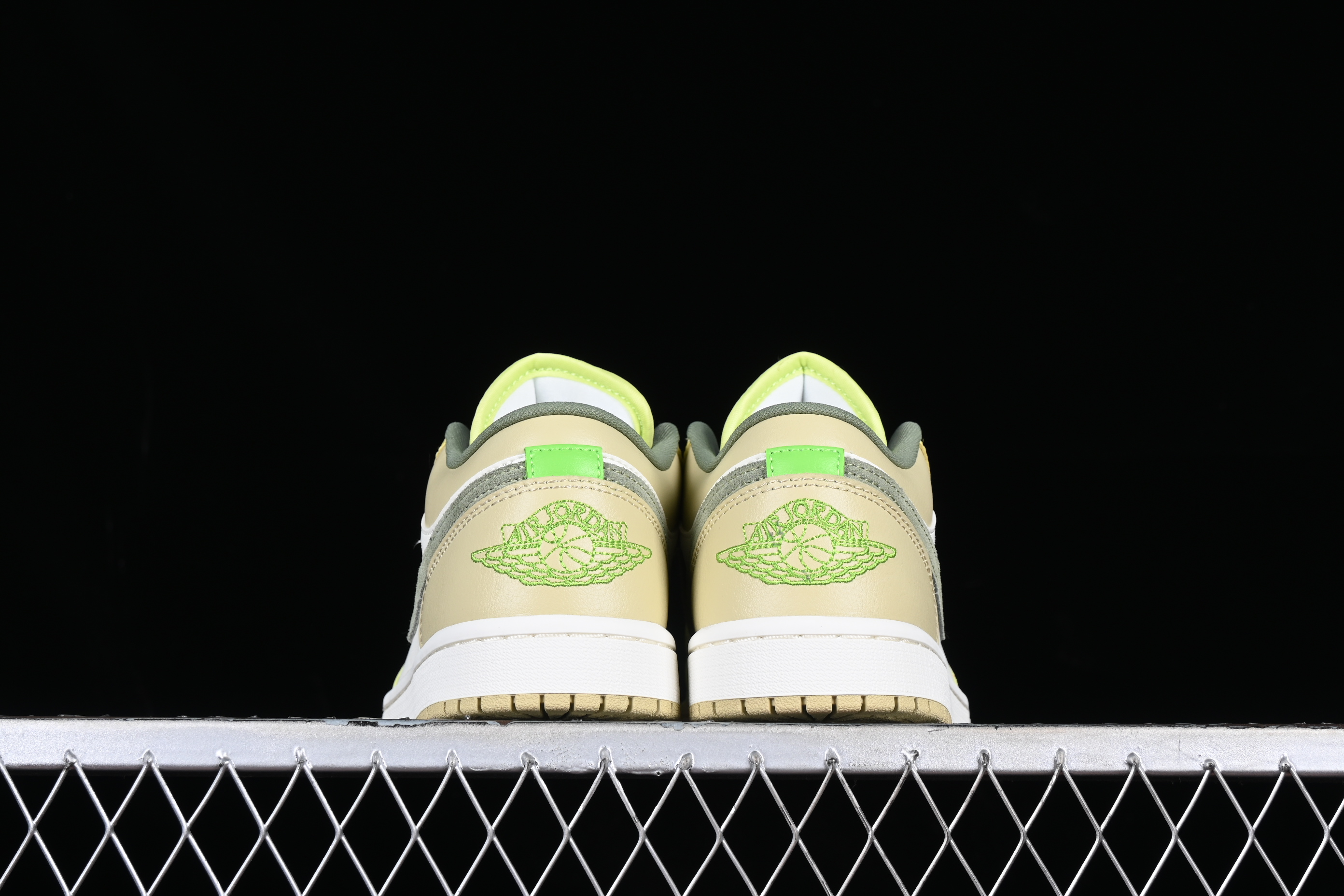 AJ1 low top