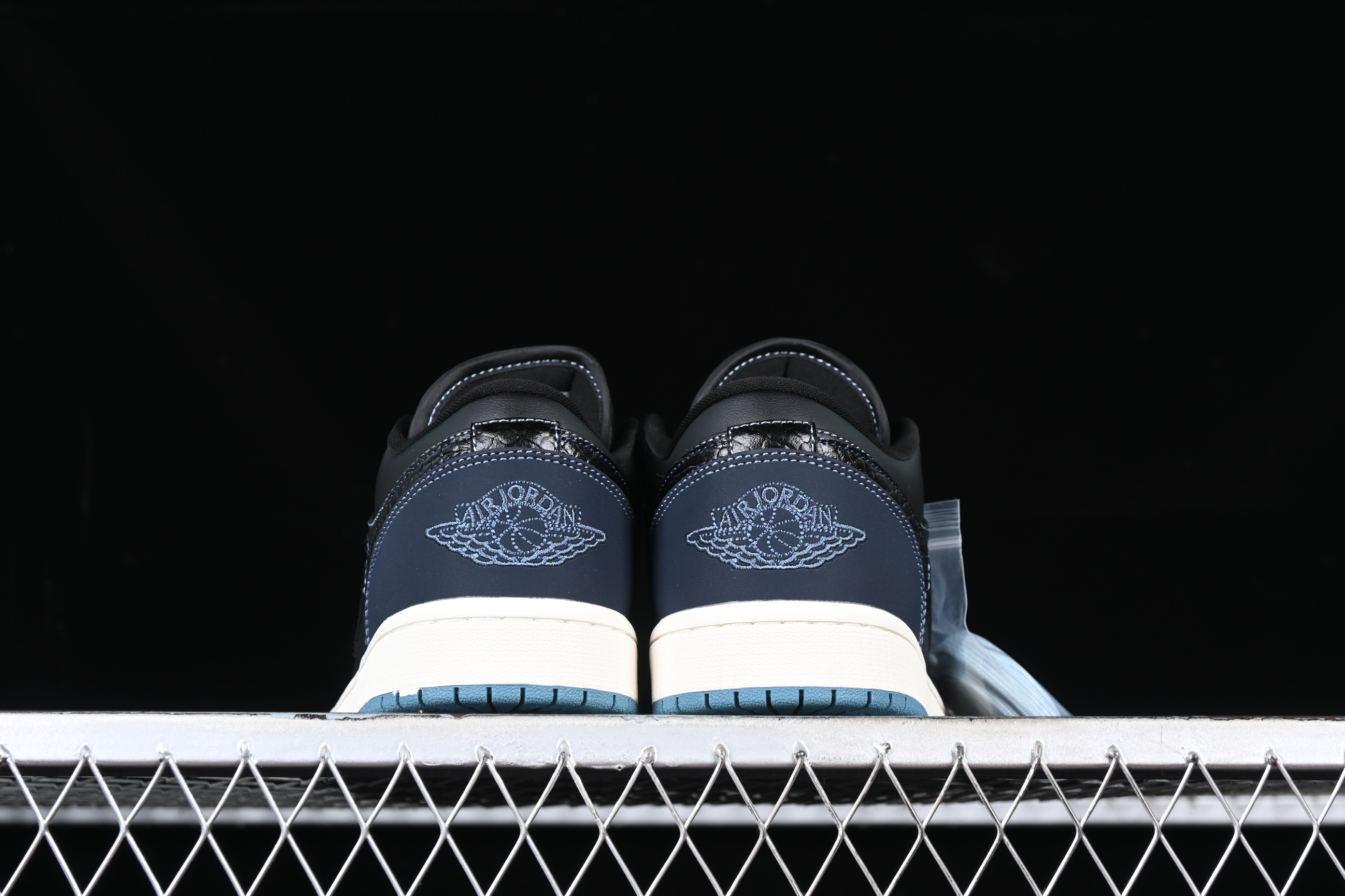 AJ1 low top