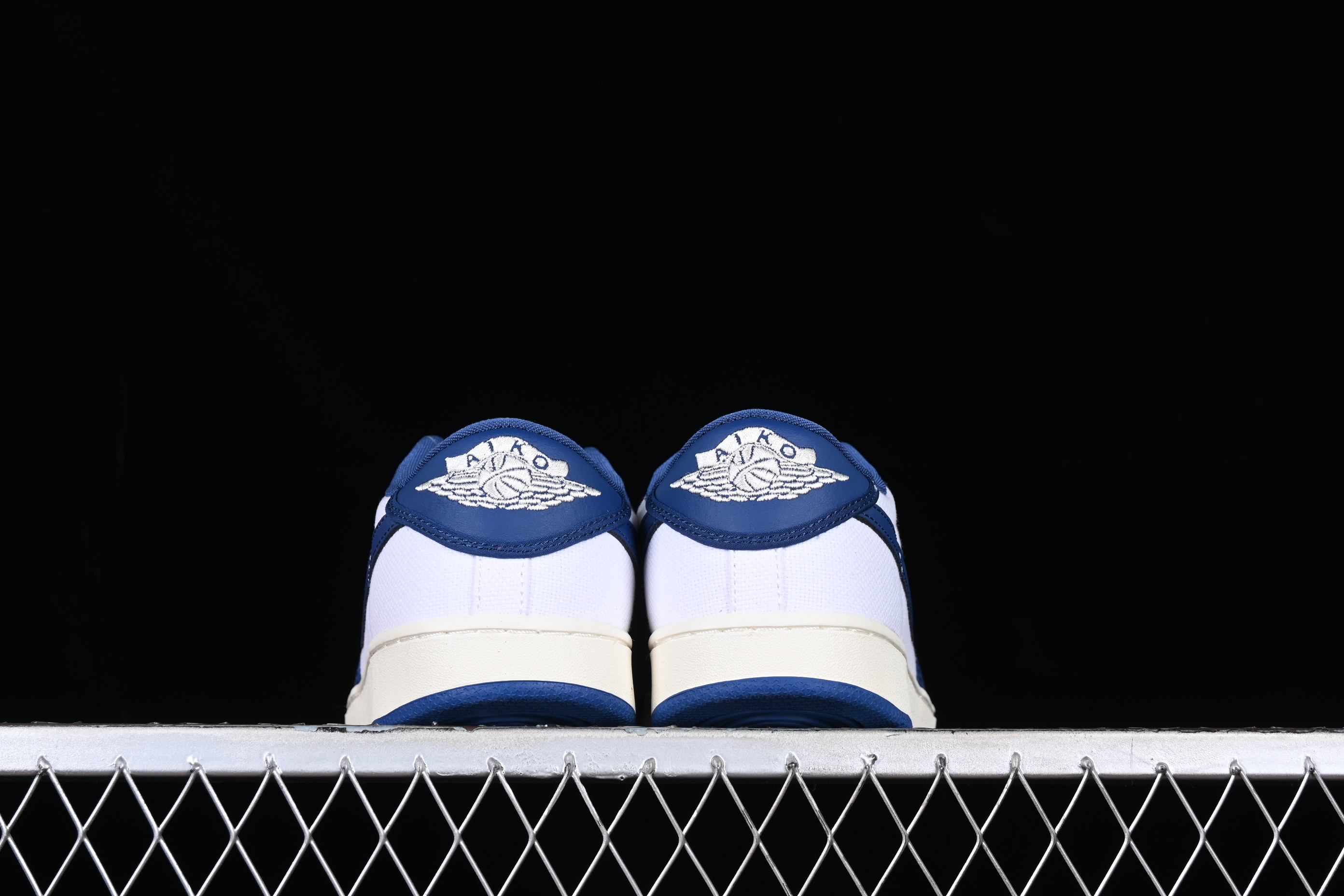 AJ1 low top