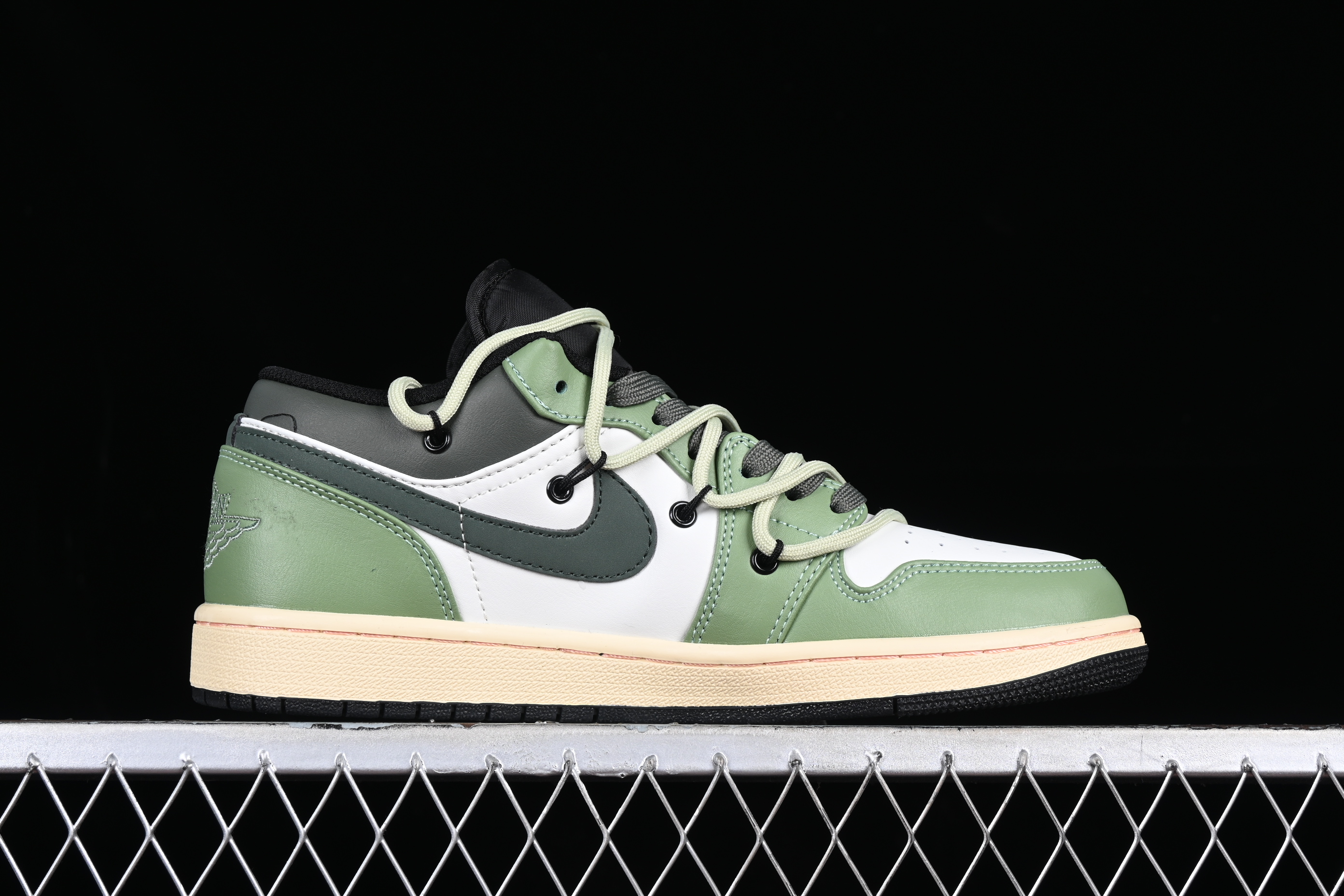 AJ1 low top