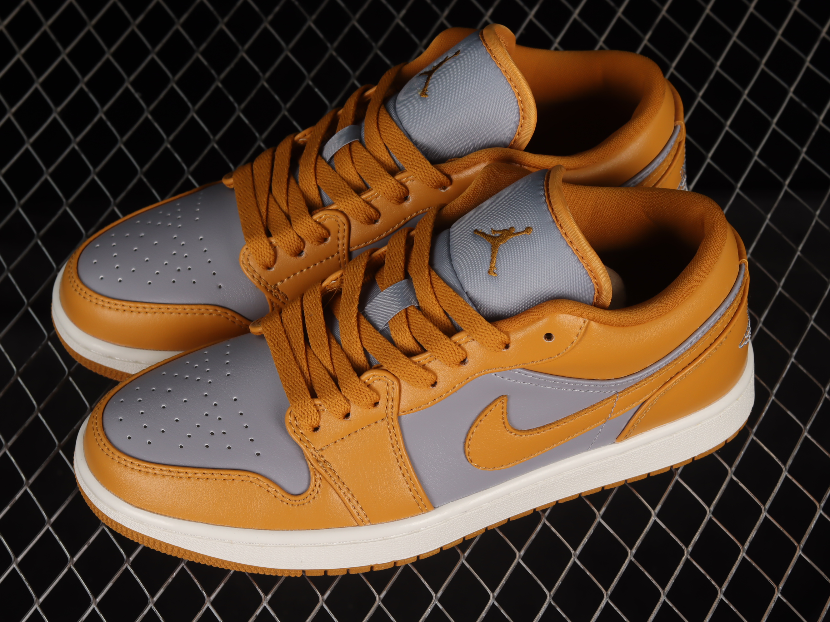 AJ1 low top