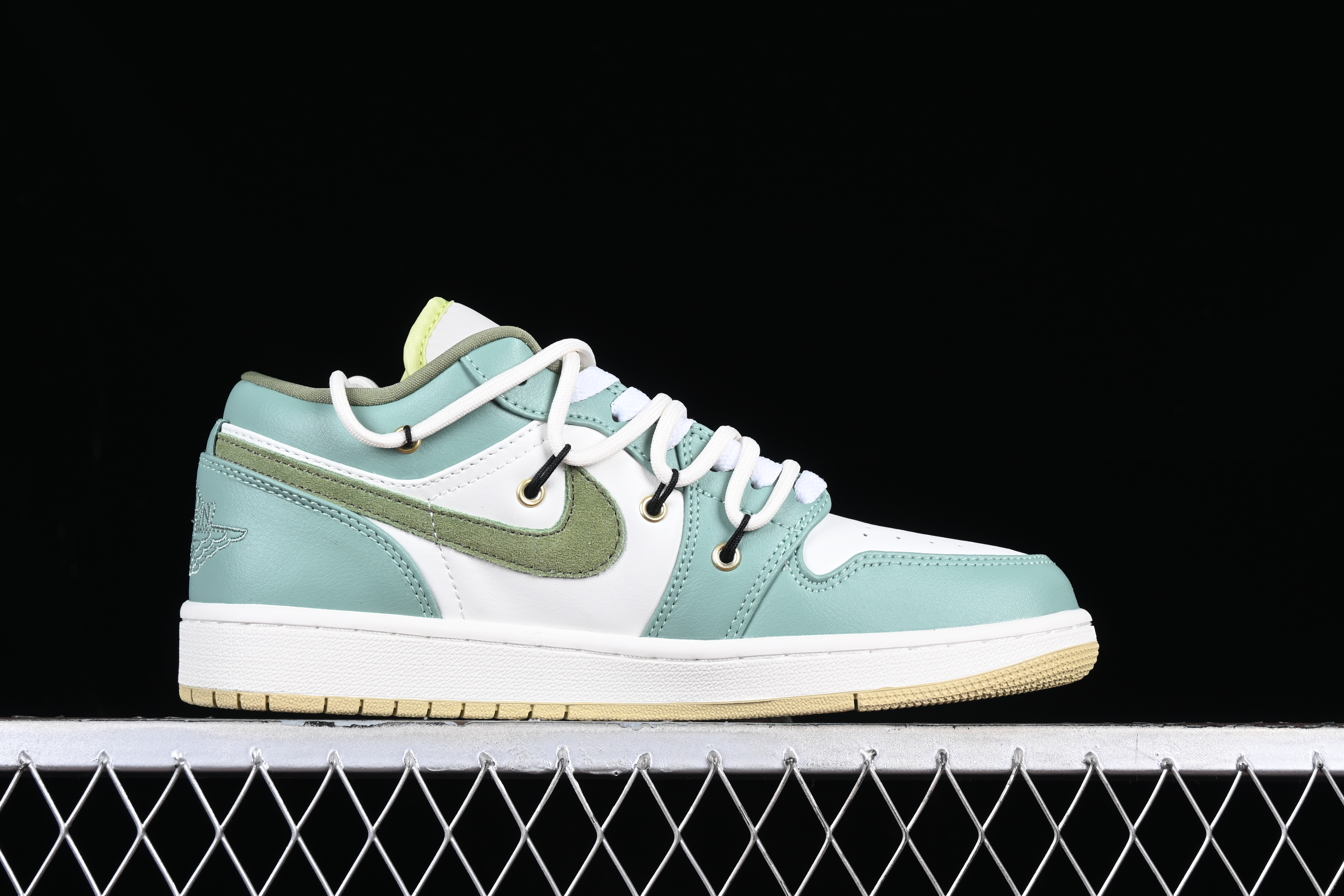 AJ1 low top