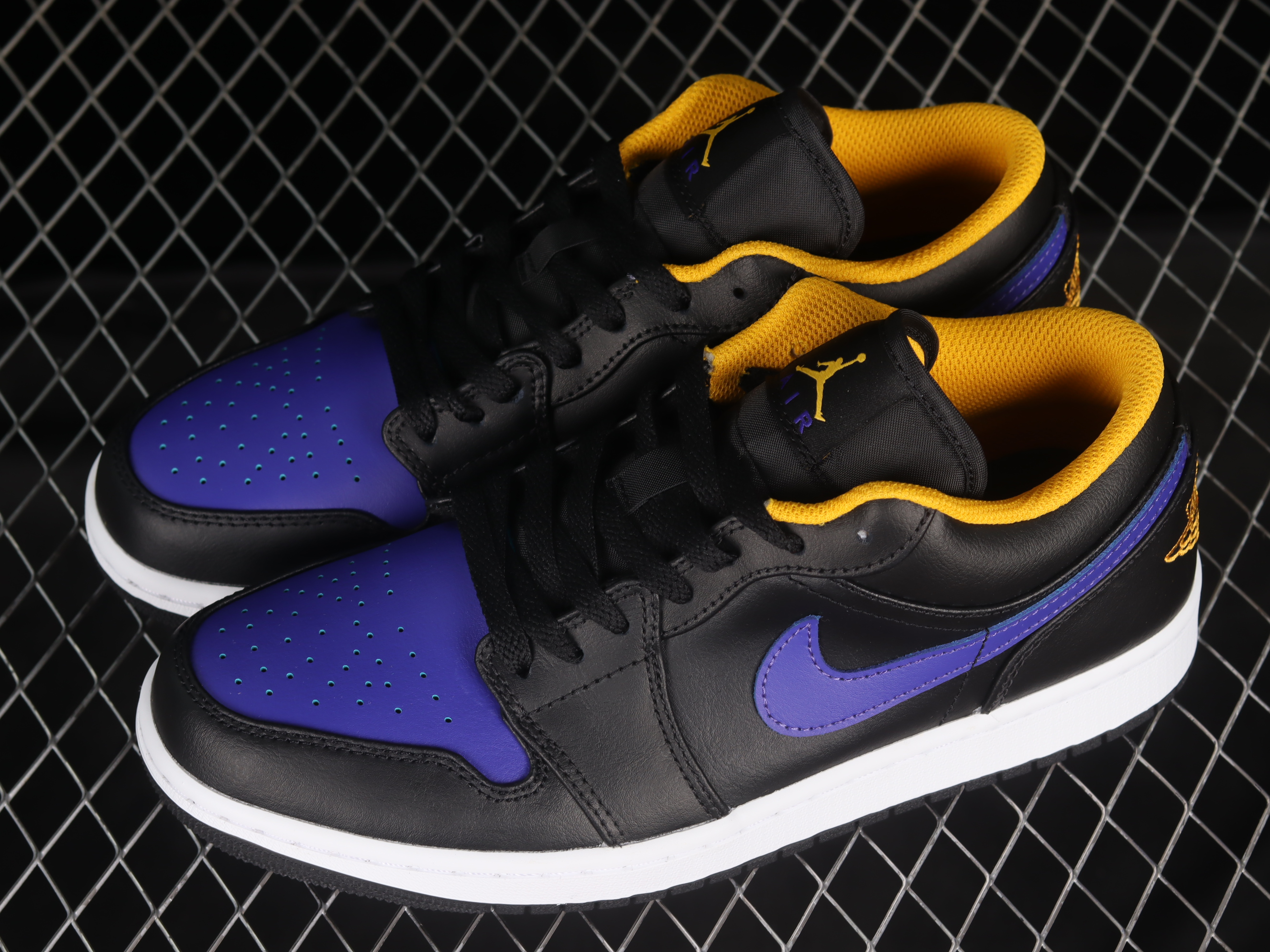AJ1 low top