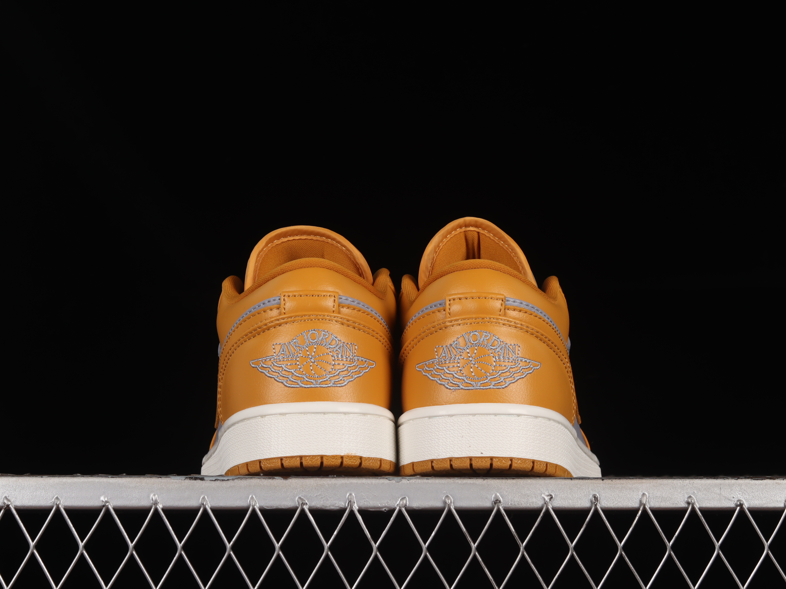 AJ1 low top