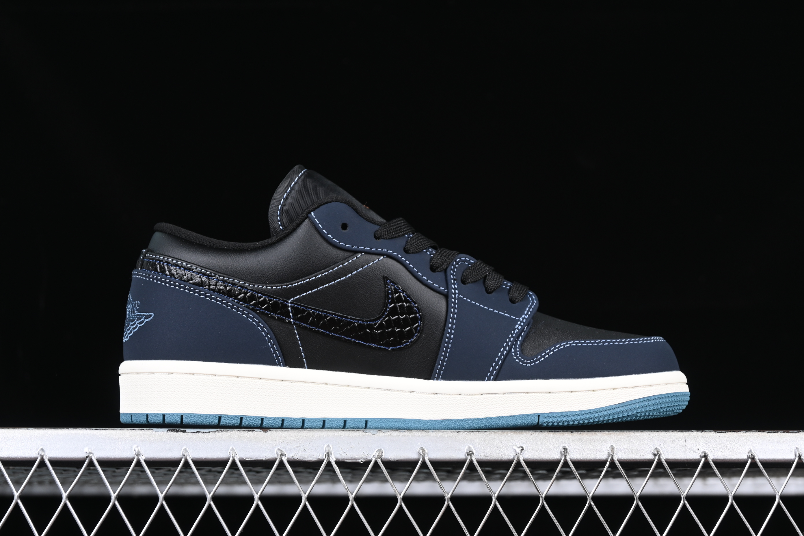 AJ1 low top