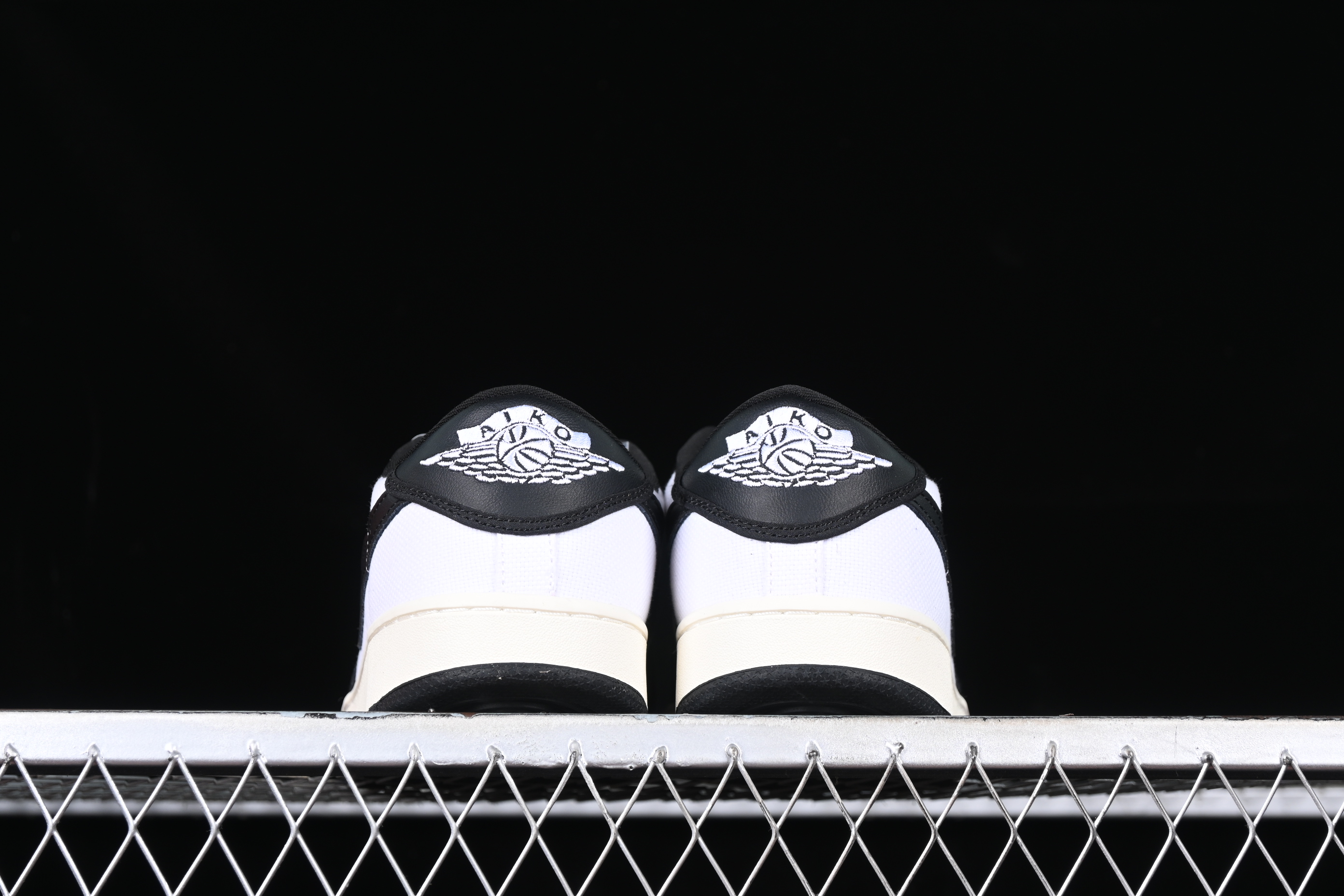 AJ1 low top