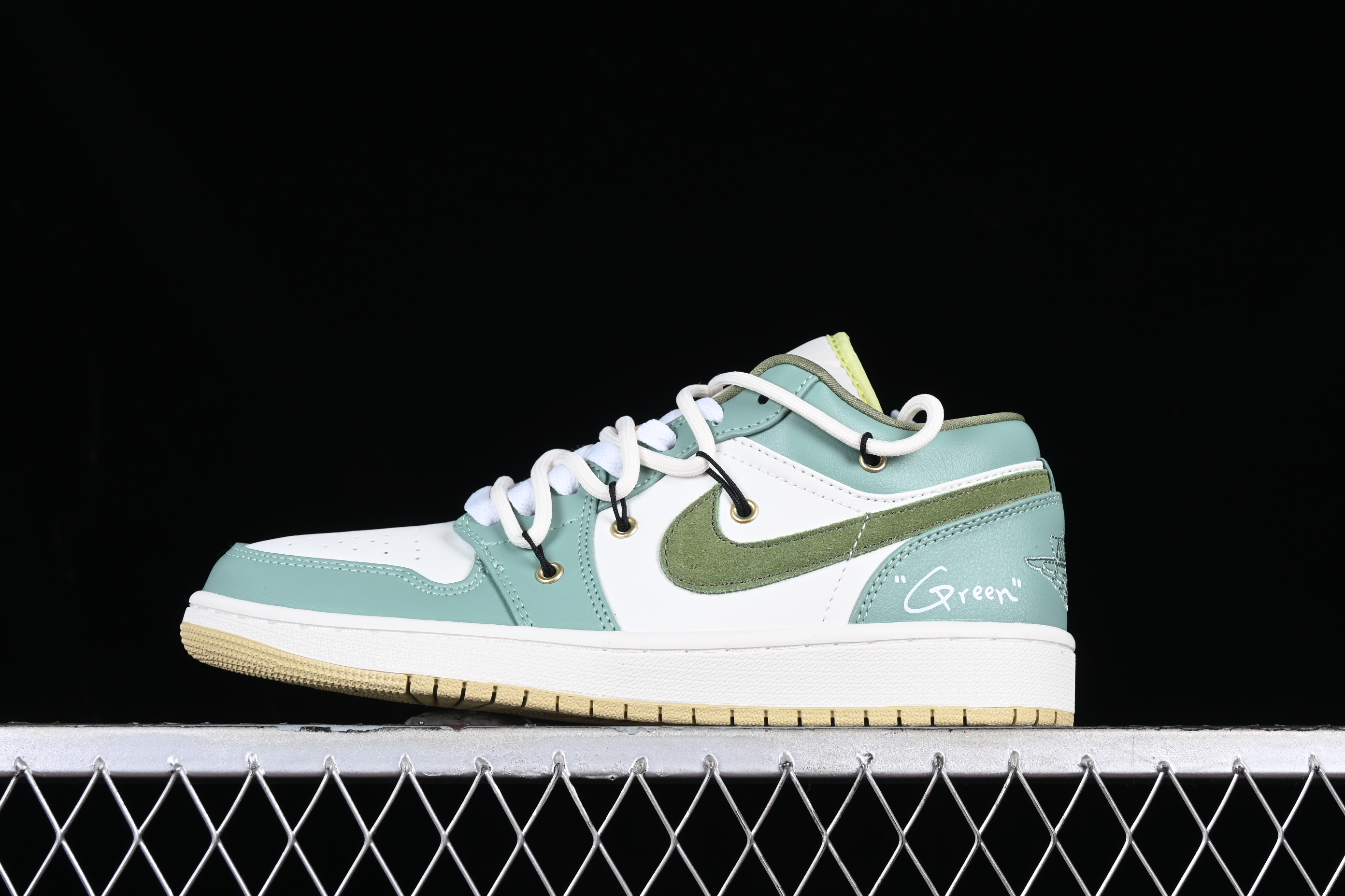 AJ1 low top