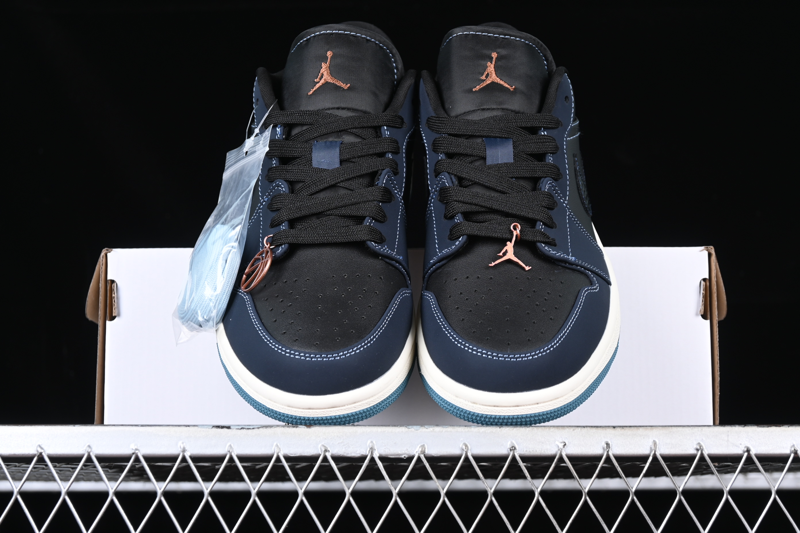 AJ1 low top