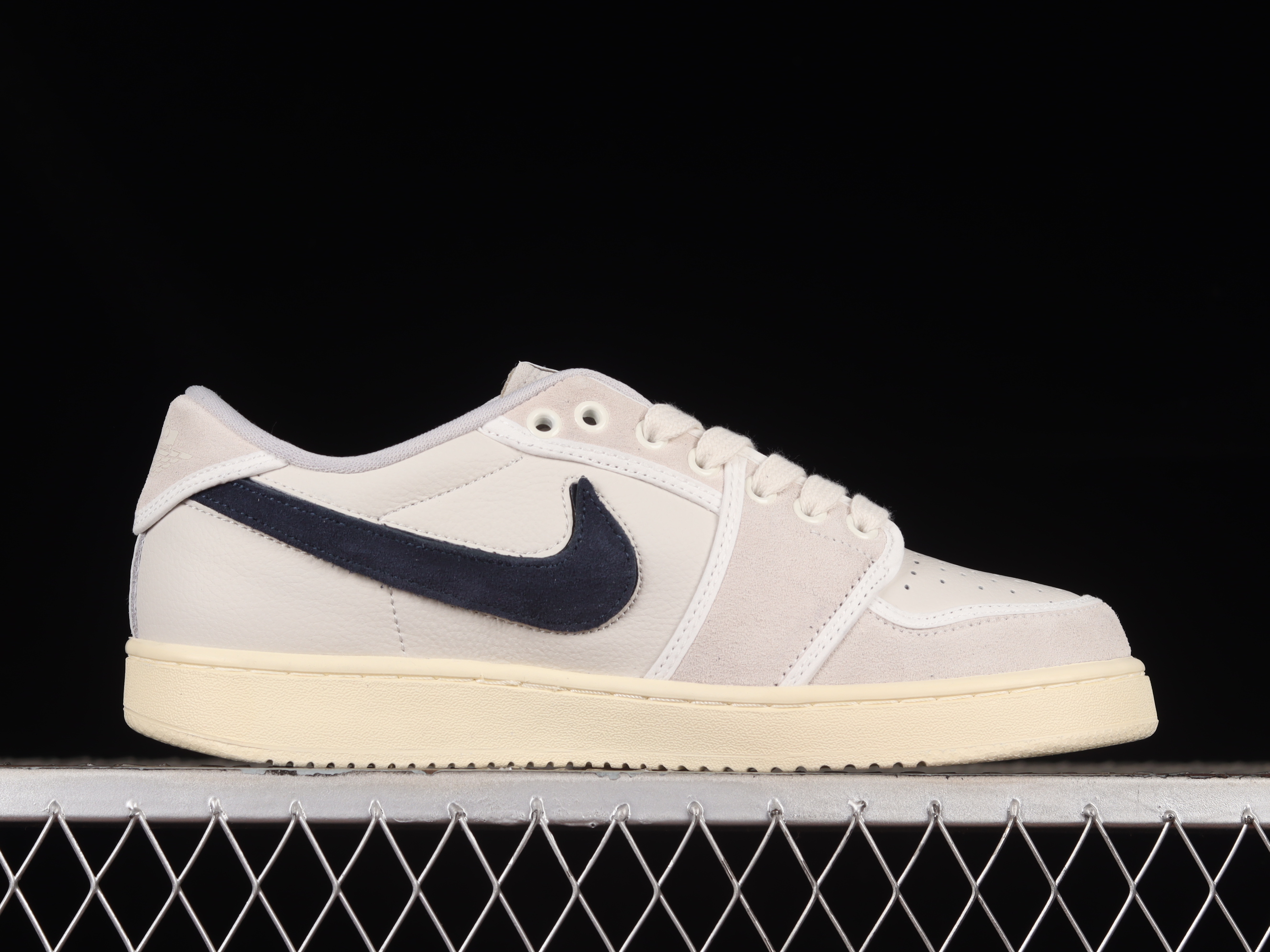 AJ1 low top