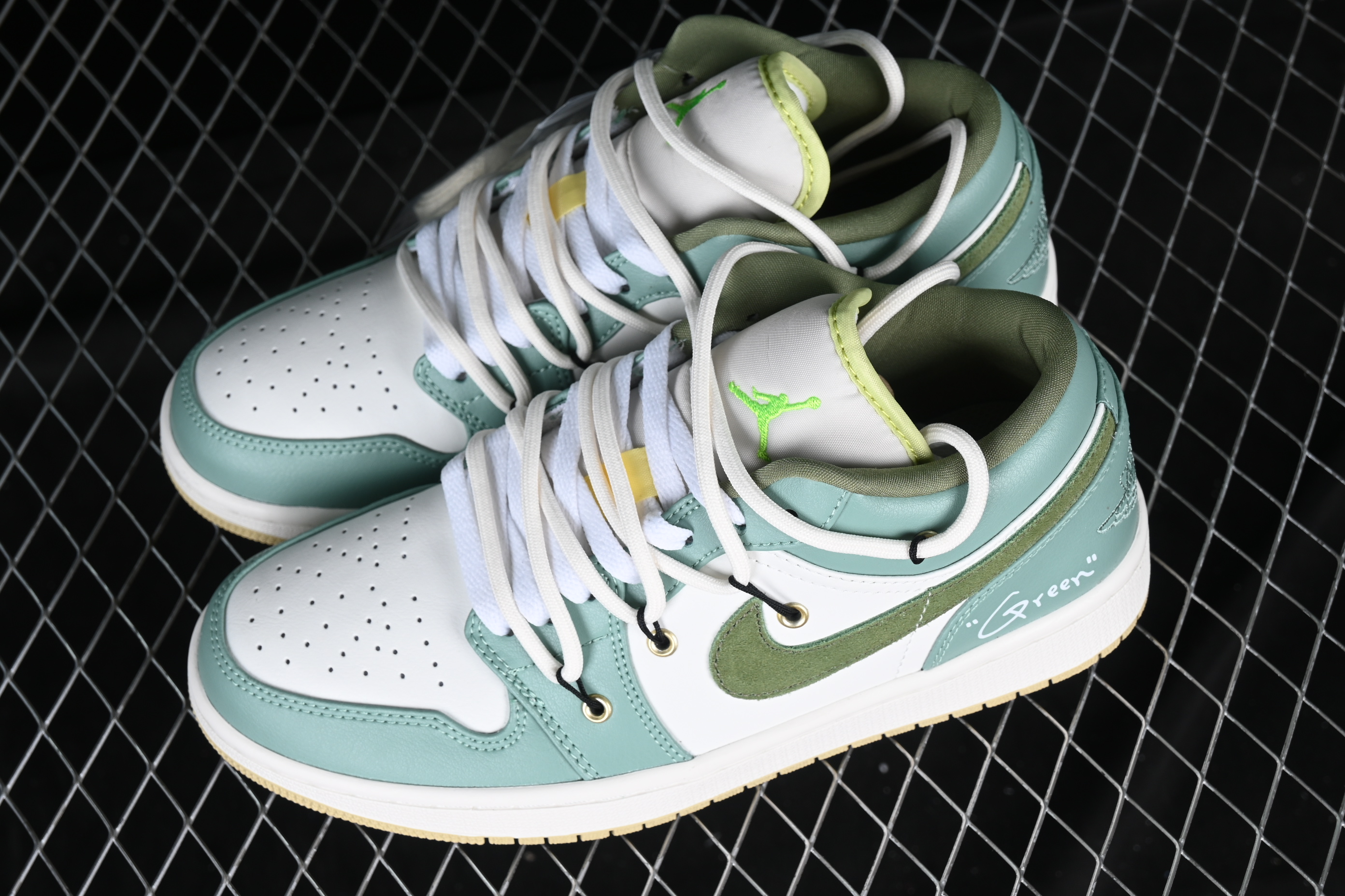 AJ1 low top