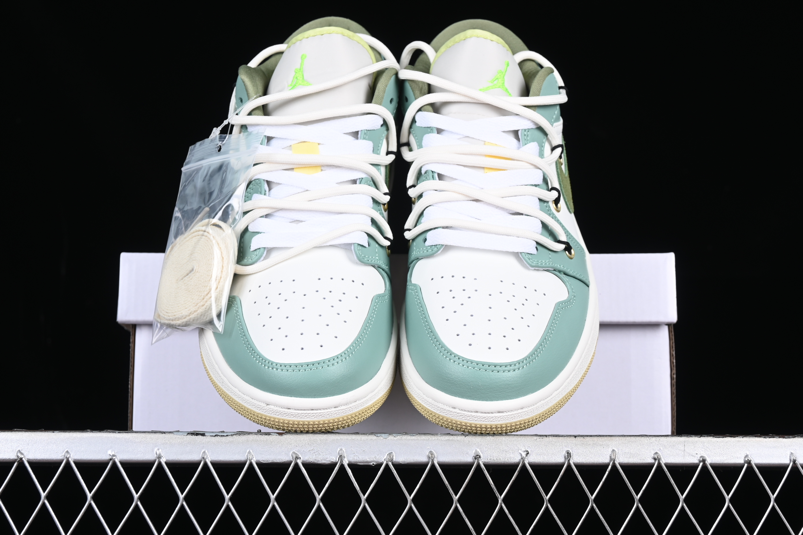 AJ1 low top