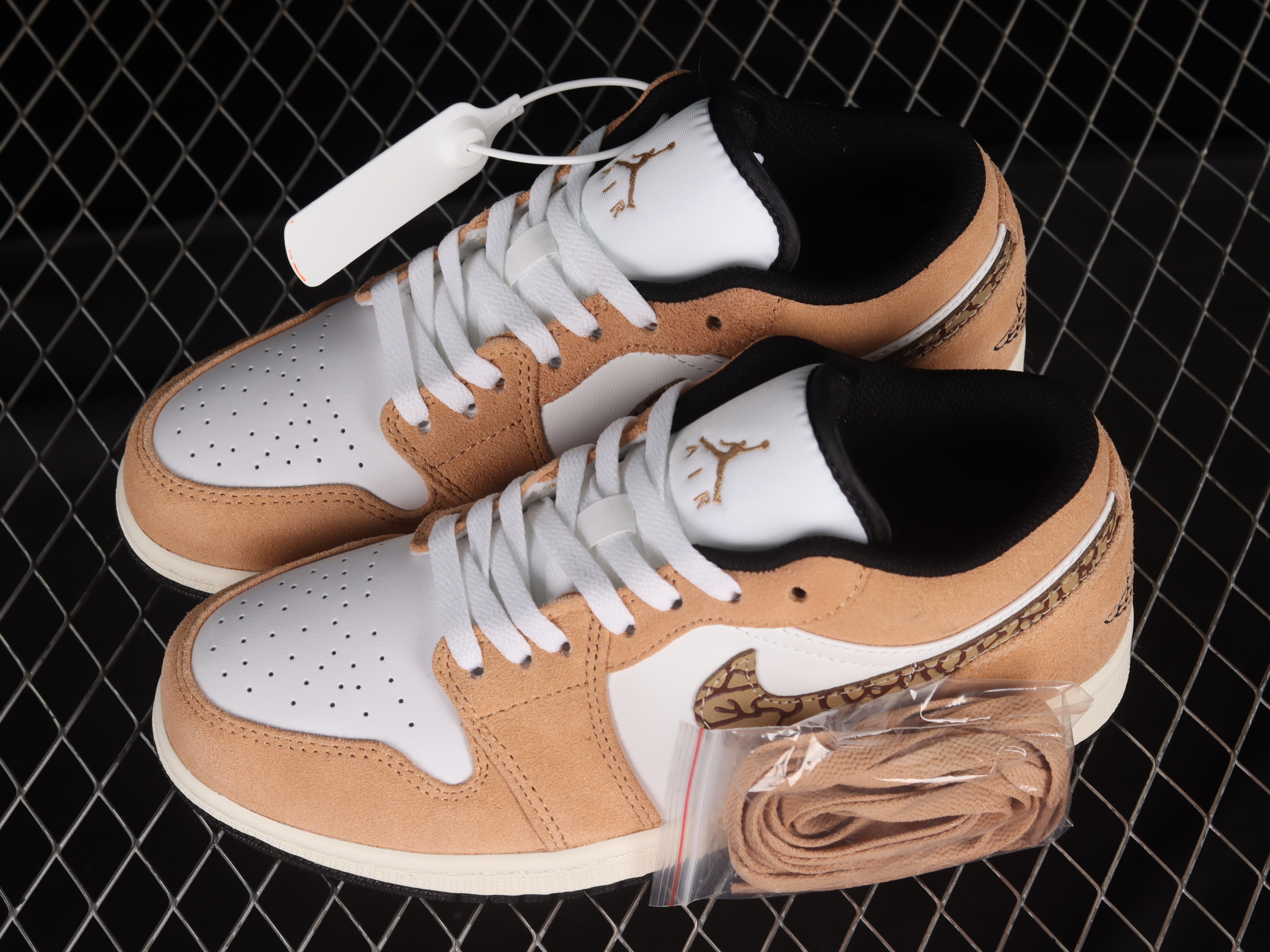 AJ1 low top