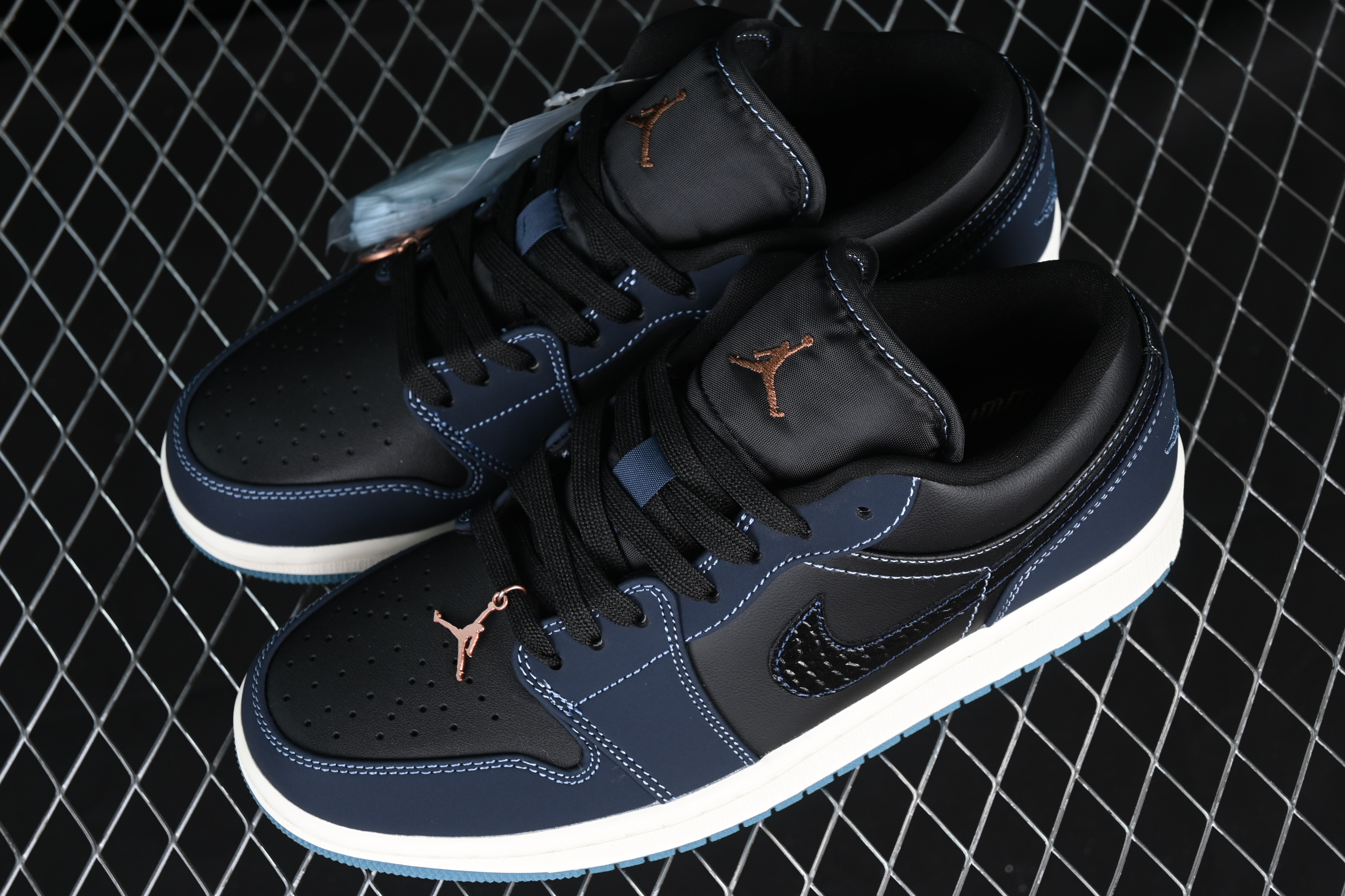 AJ1 low top