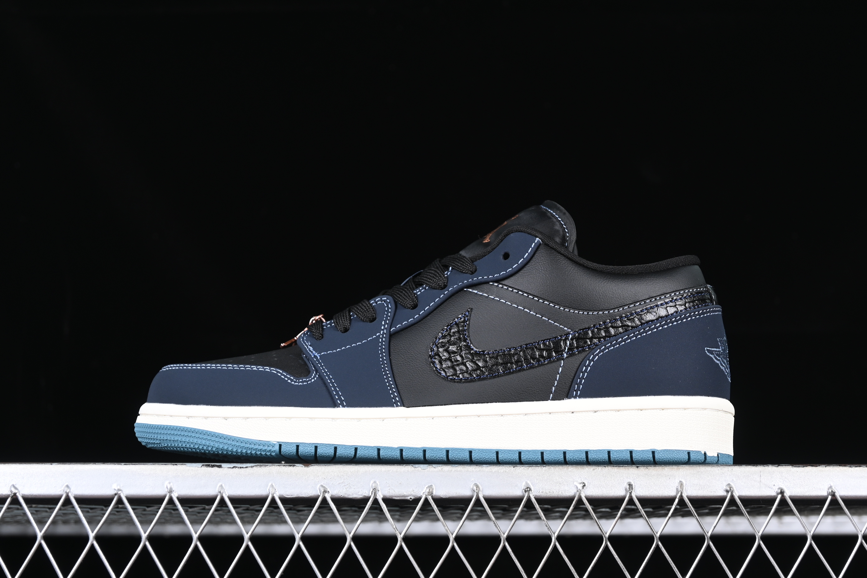 AJ1 low top
