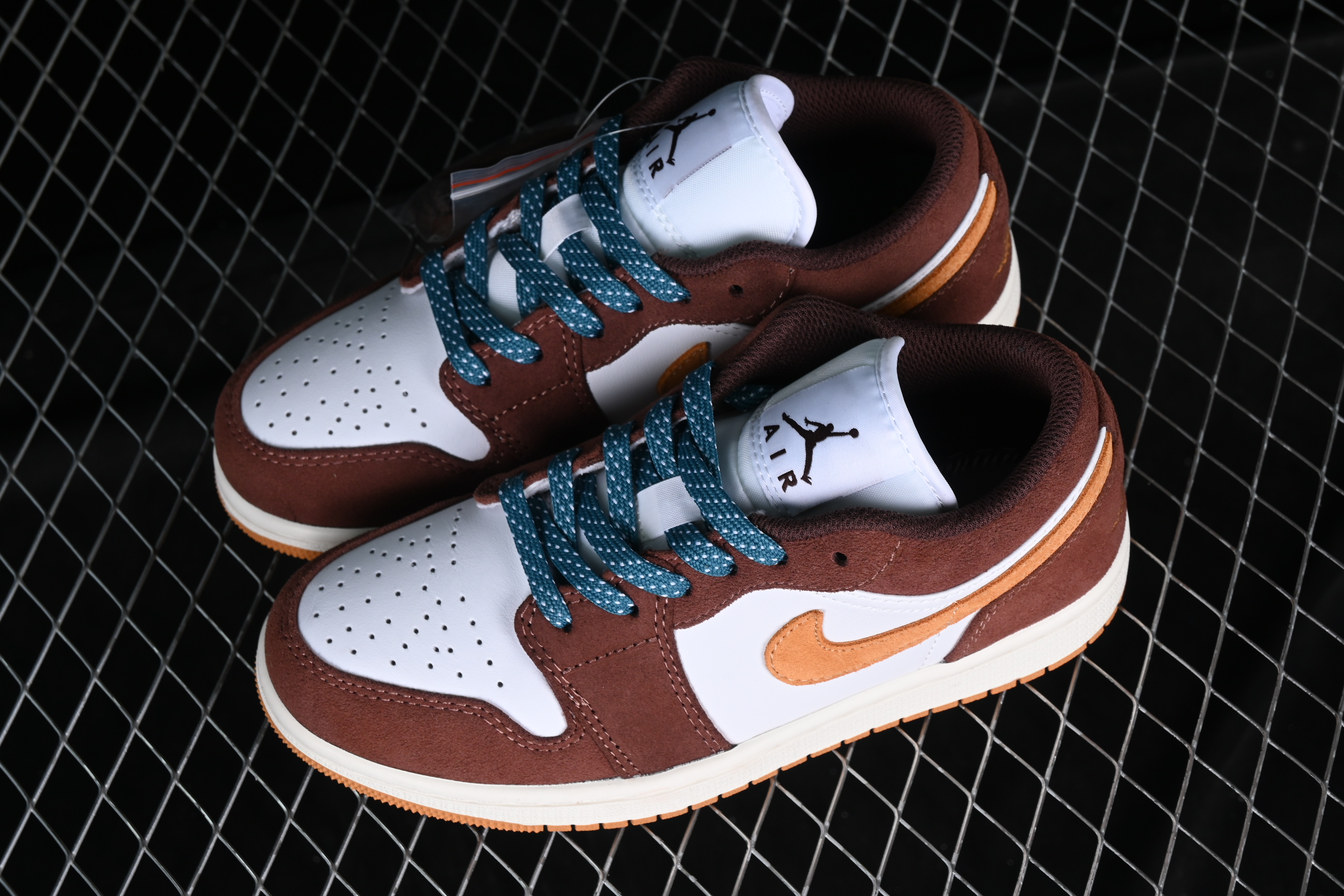 AJ1 low top