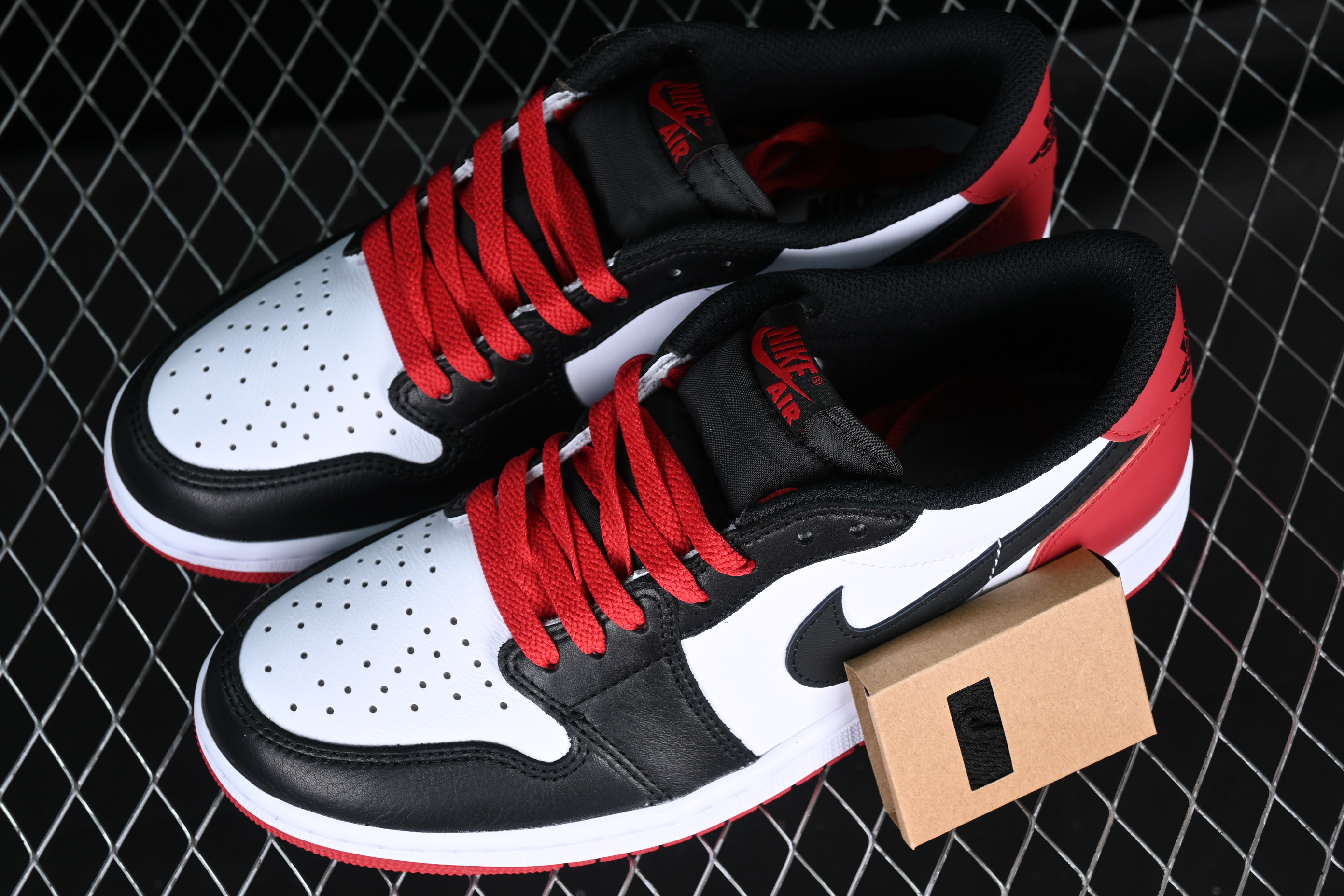 AJ1's brand-new low-top black toe cultural casual sports sneakers CZ0790-106 40.5-47.5