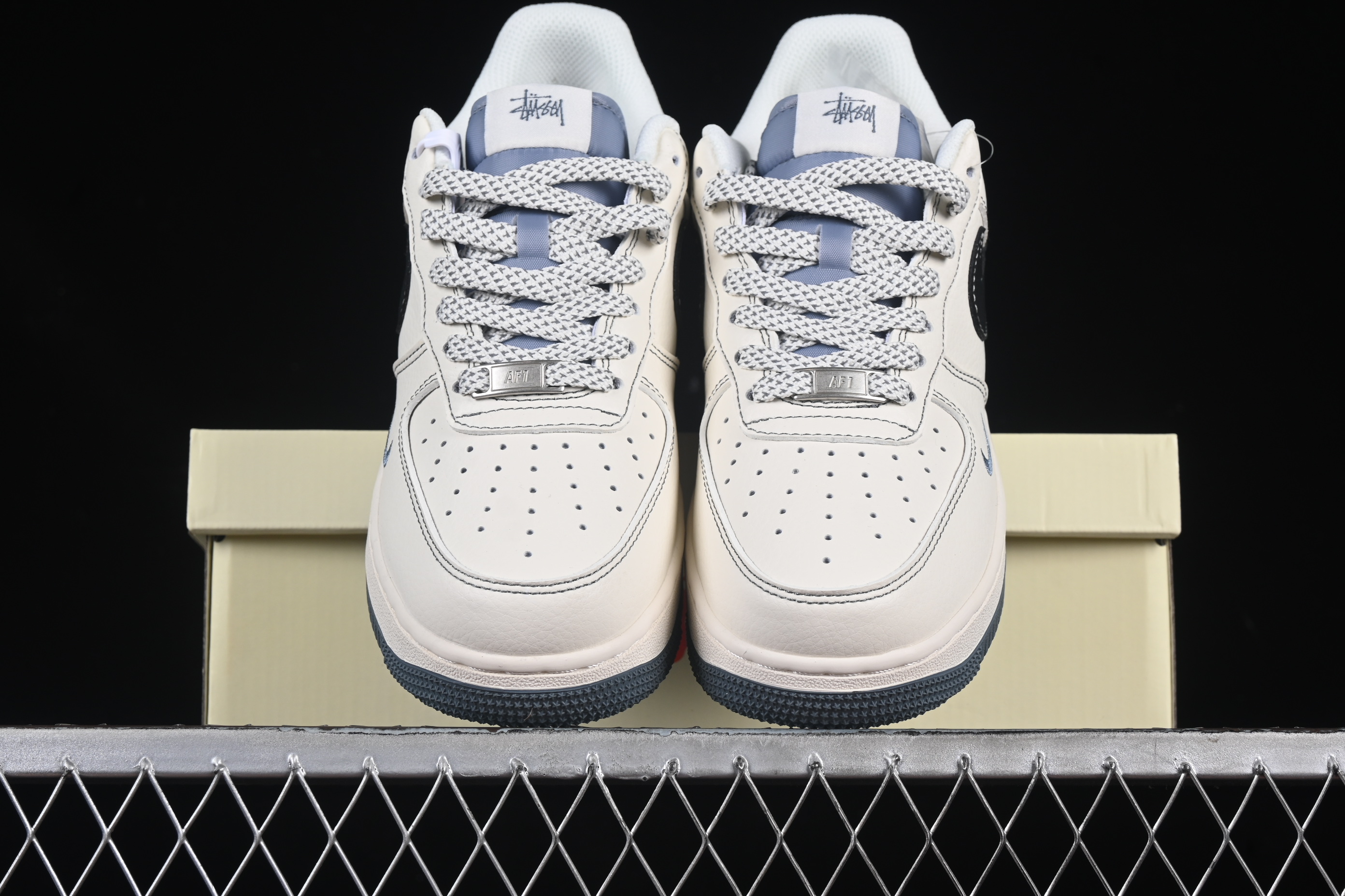 Air Force 1'07 Low Stussy collaboration Grey background Black Hook XZ6188-761 36-45