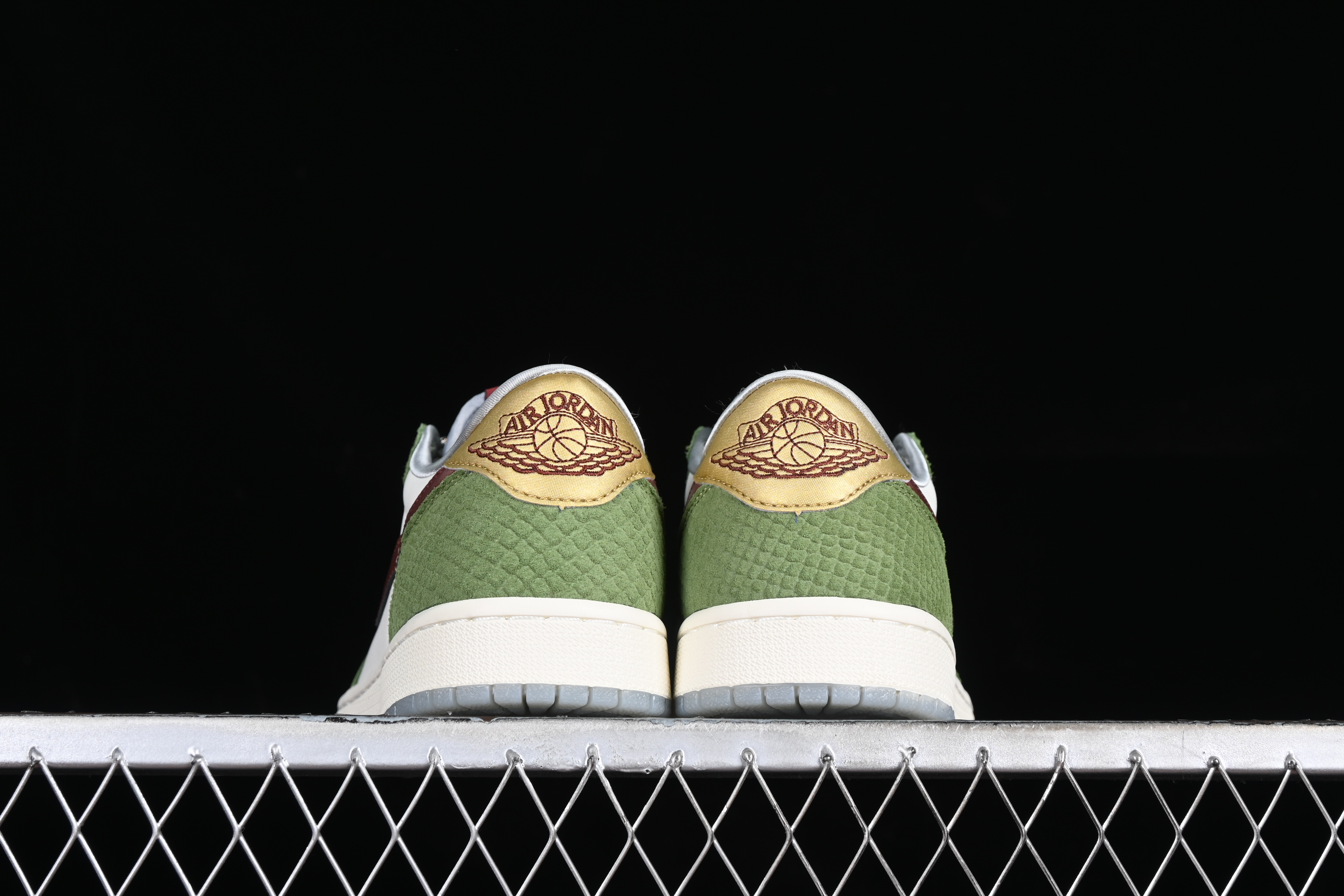 AJ1 low top