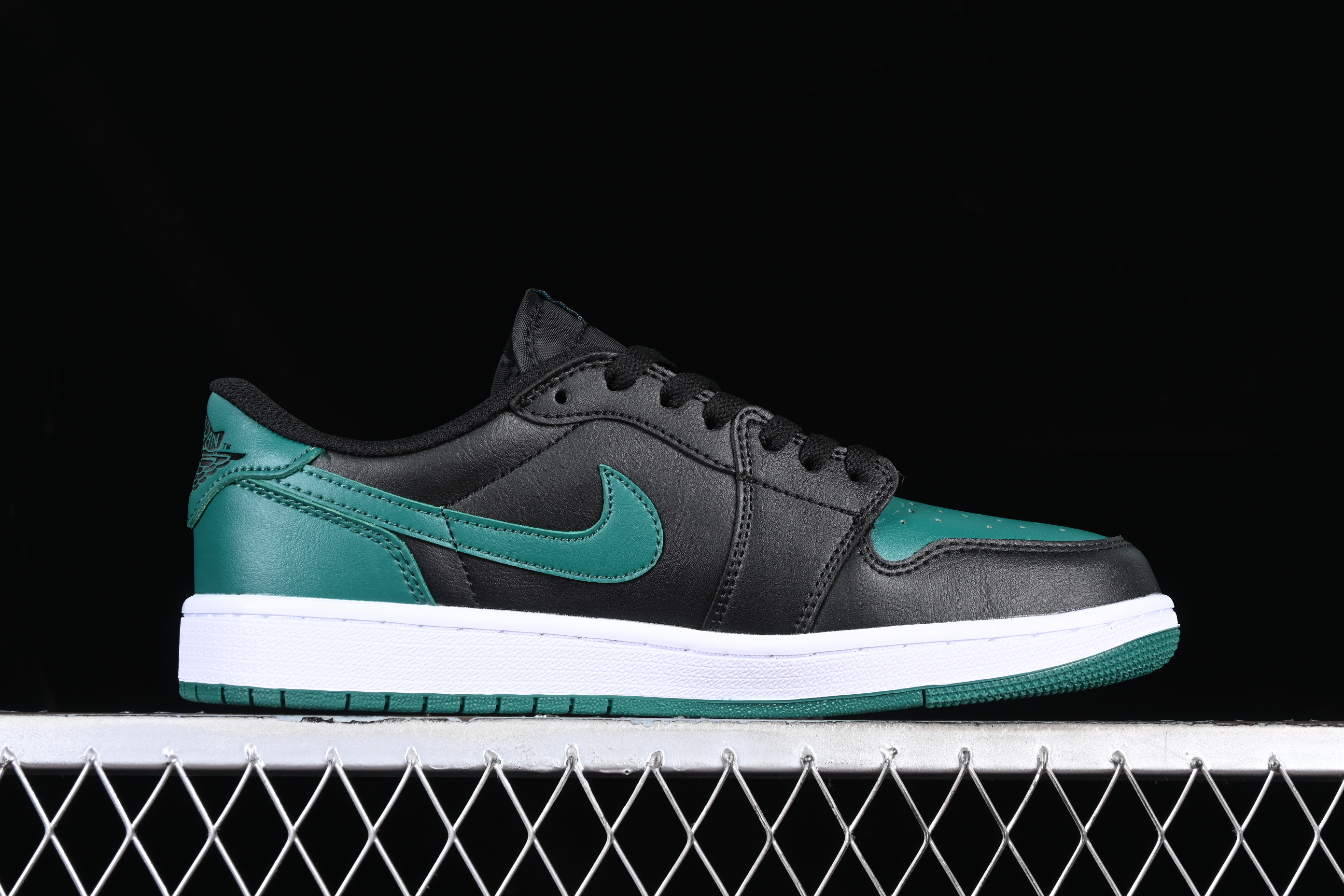 AJ1 low top