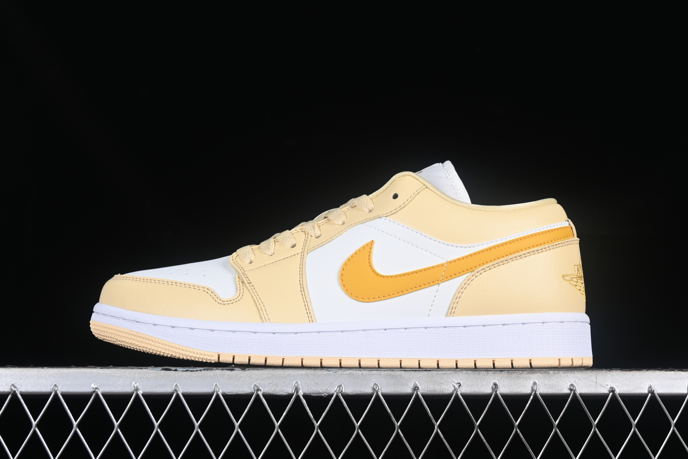 AJ1 low top