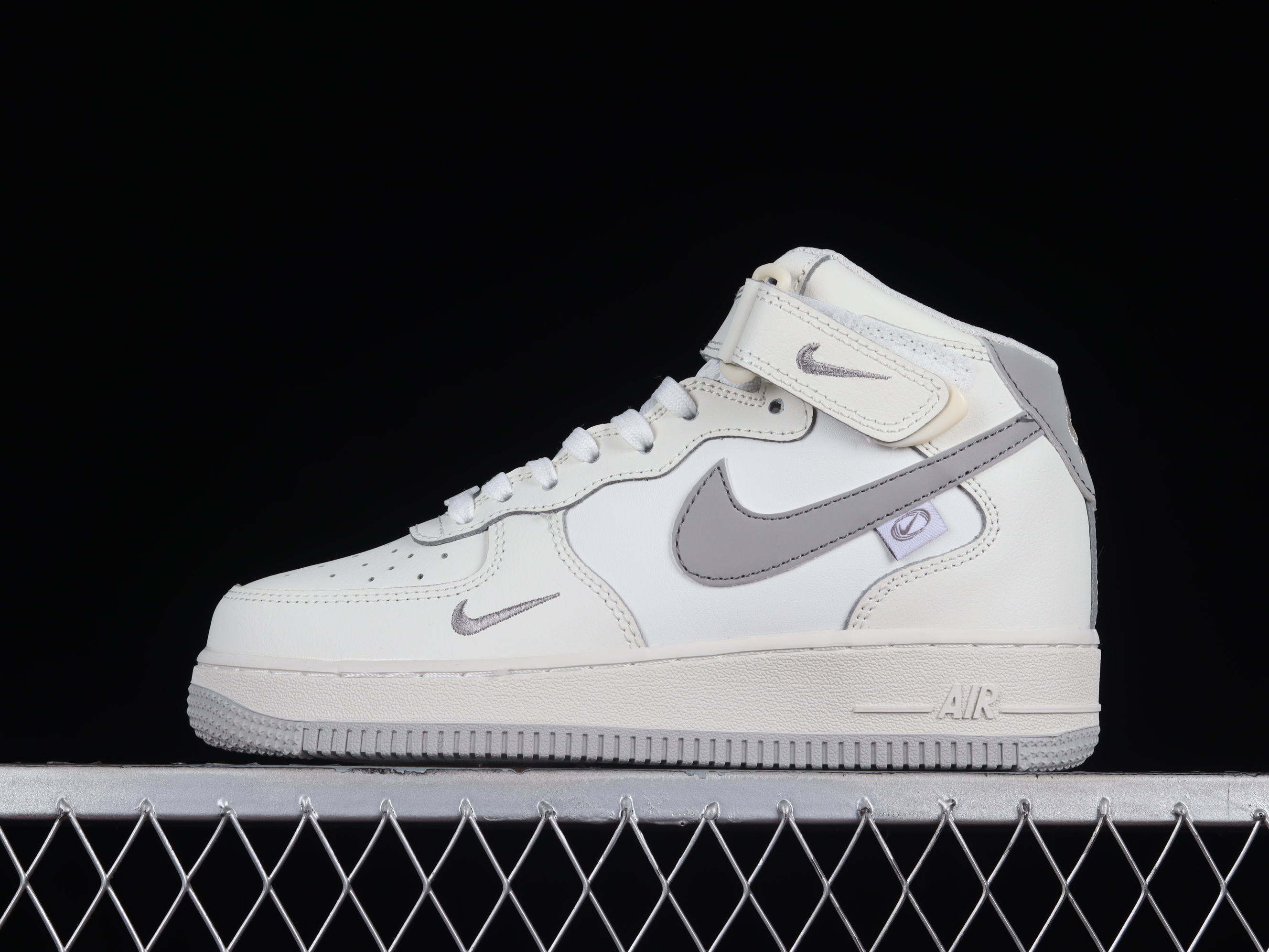 Nk Air Force 1'07 Mid Silver Snow Air Force One mid-top sports and casual sneakers