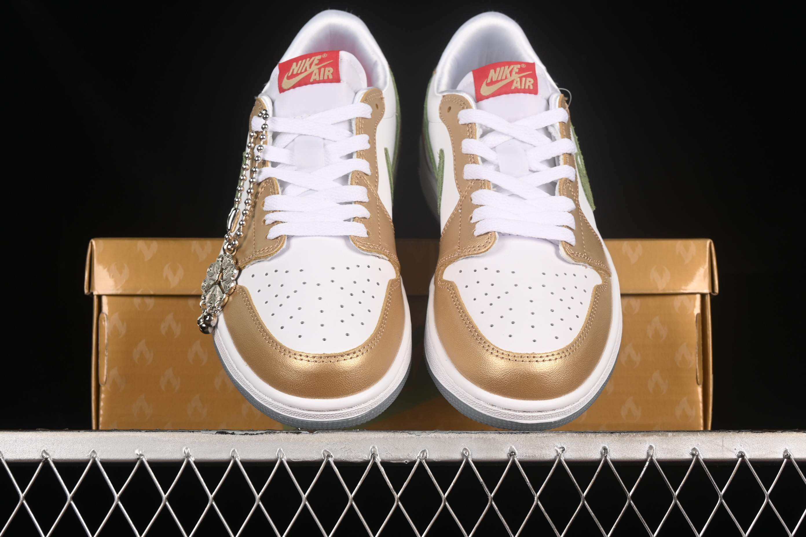 AJ1 low top