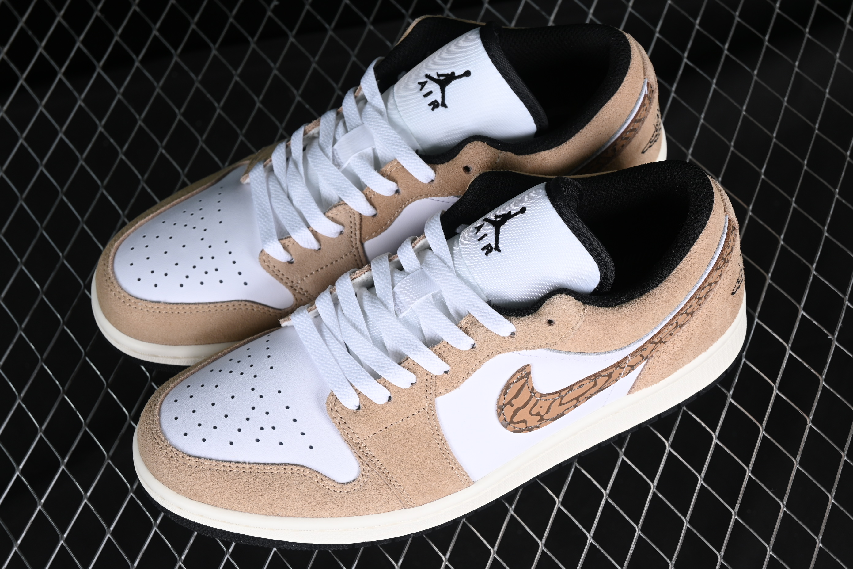 AJ1 low top