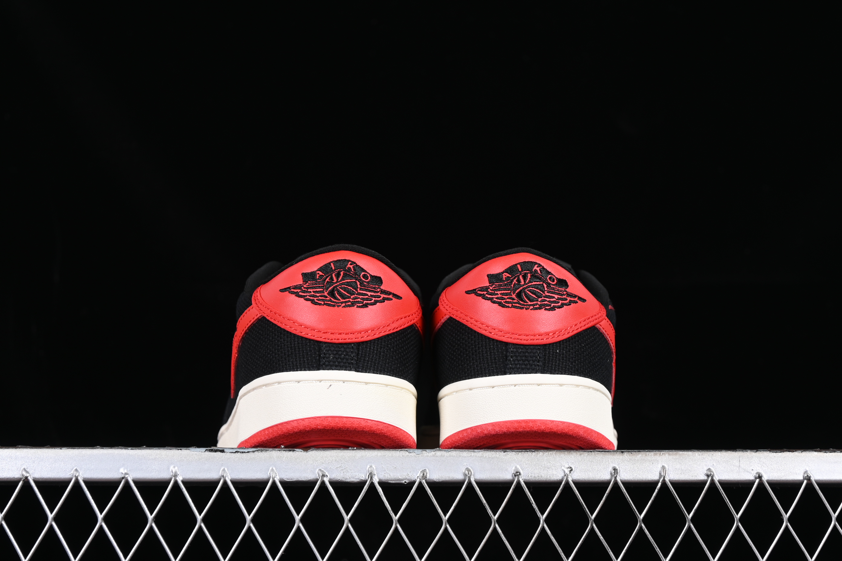 AJ1 low top