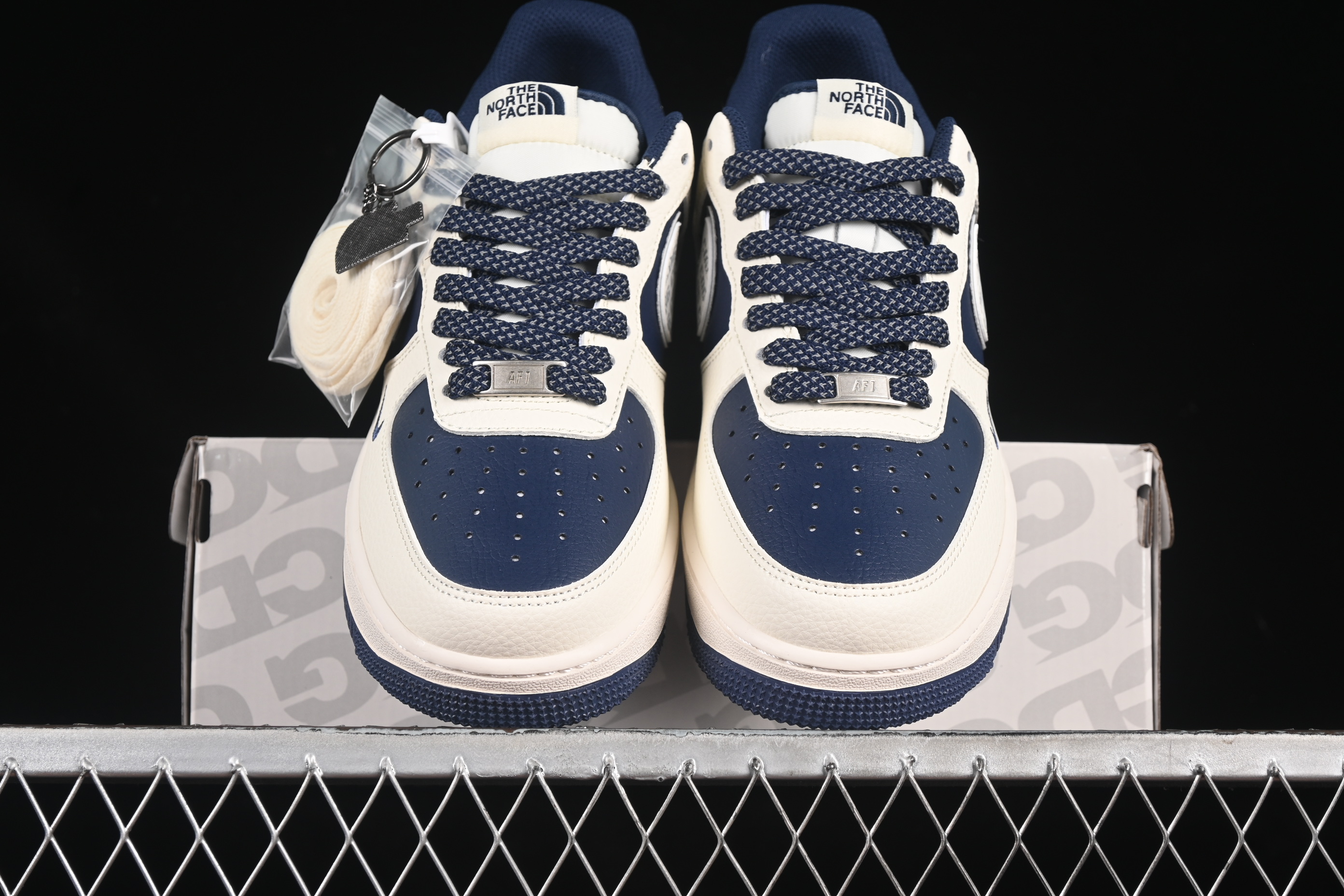 Air Force 1'07 Low North Side Collaboration CDG Deep Blue HH7518-075 36-45