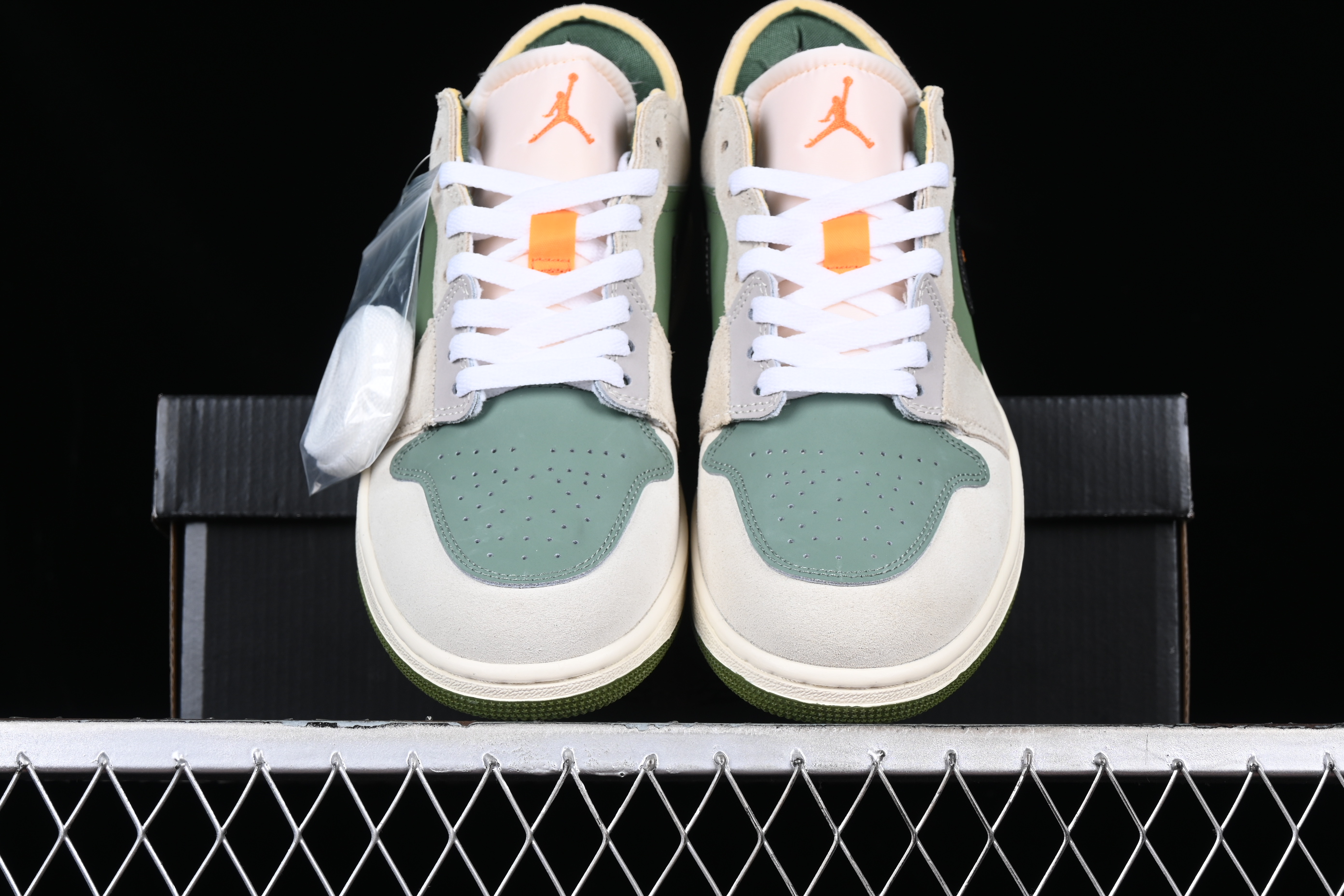 AJ1 low top