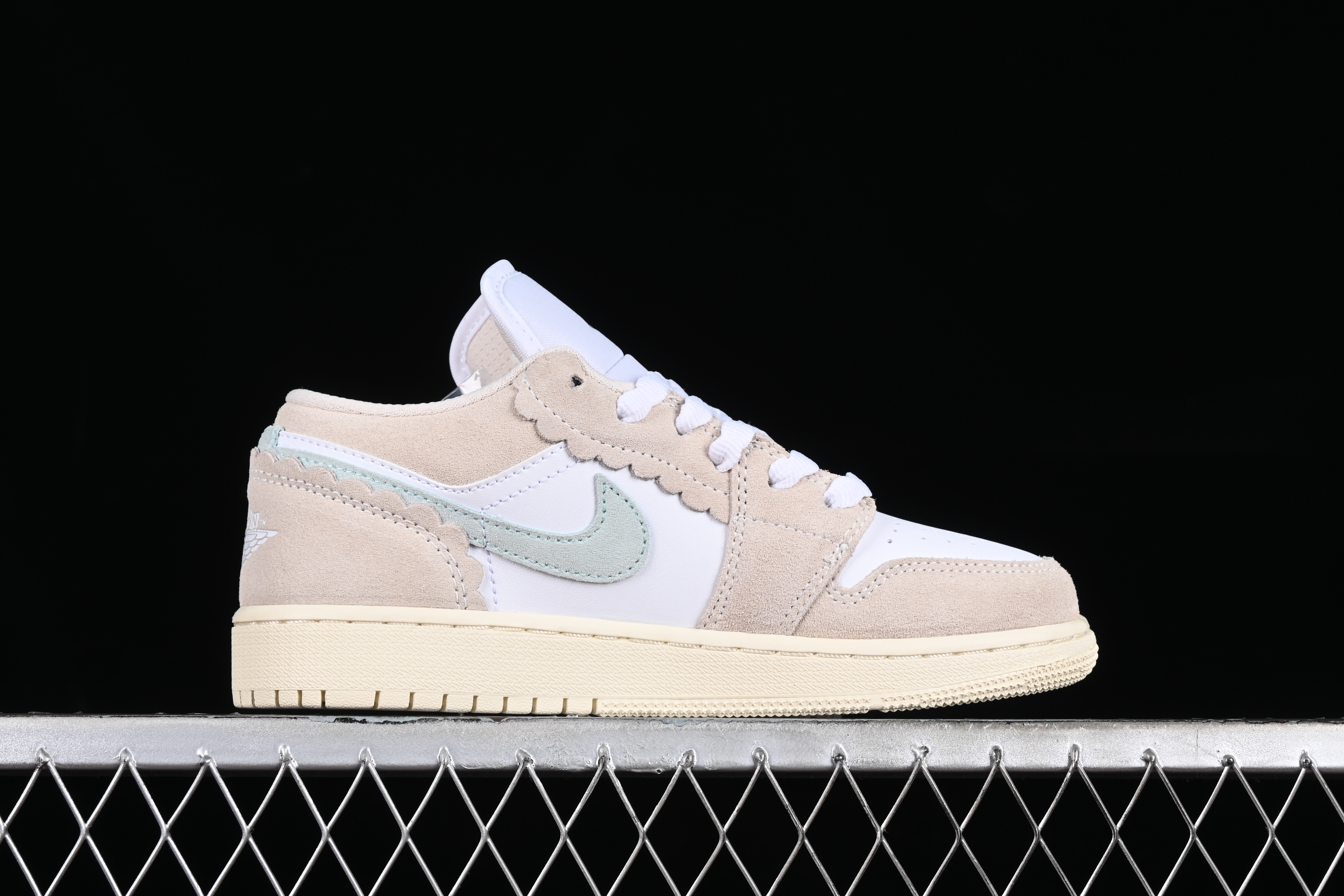AJ1 low top