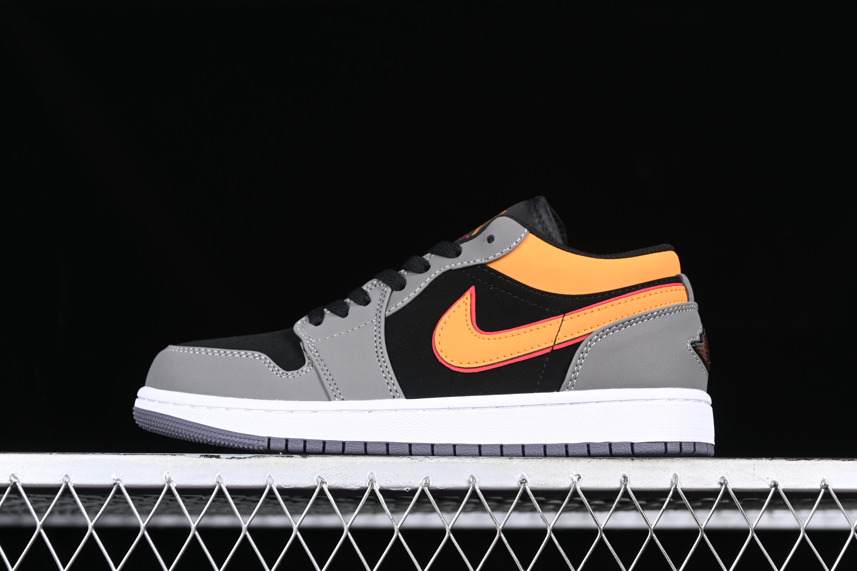 AJ1 low top