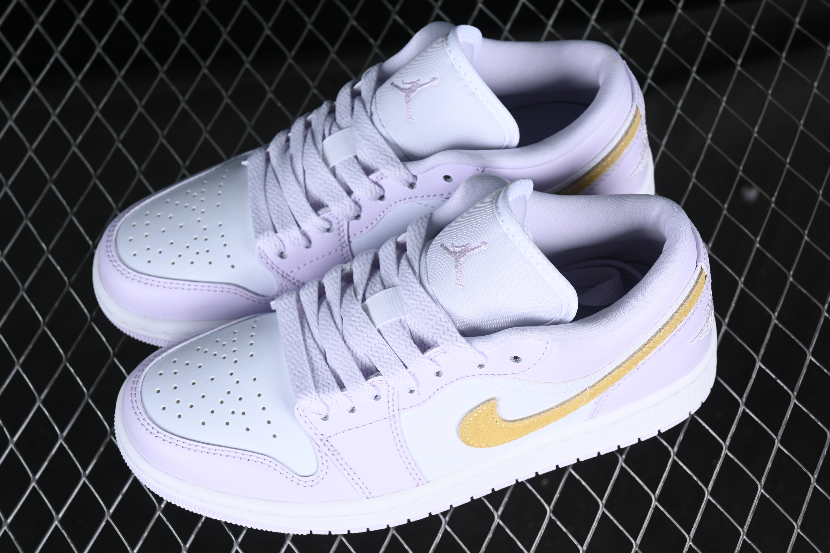 AJ1 low top