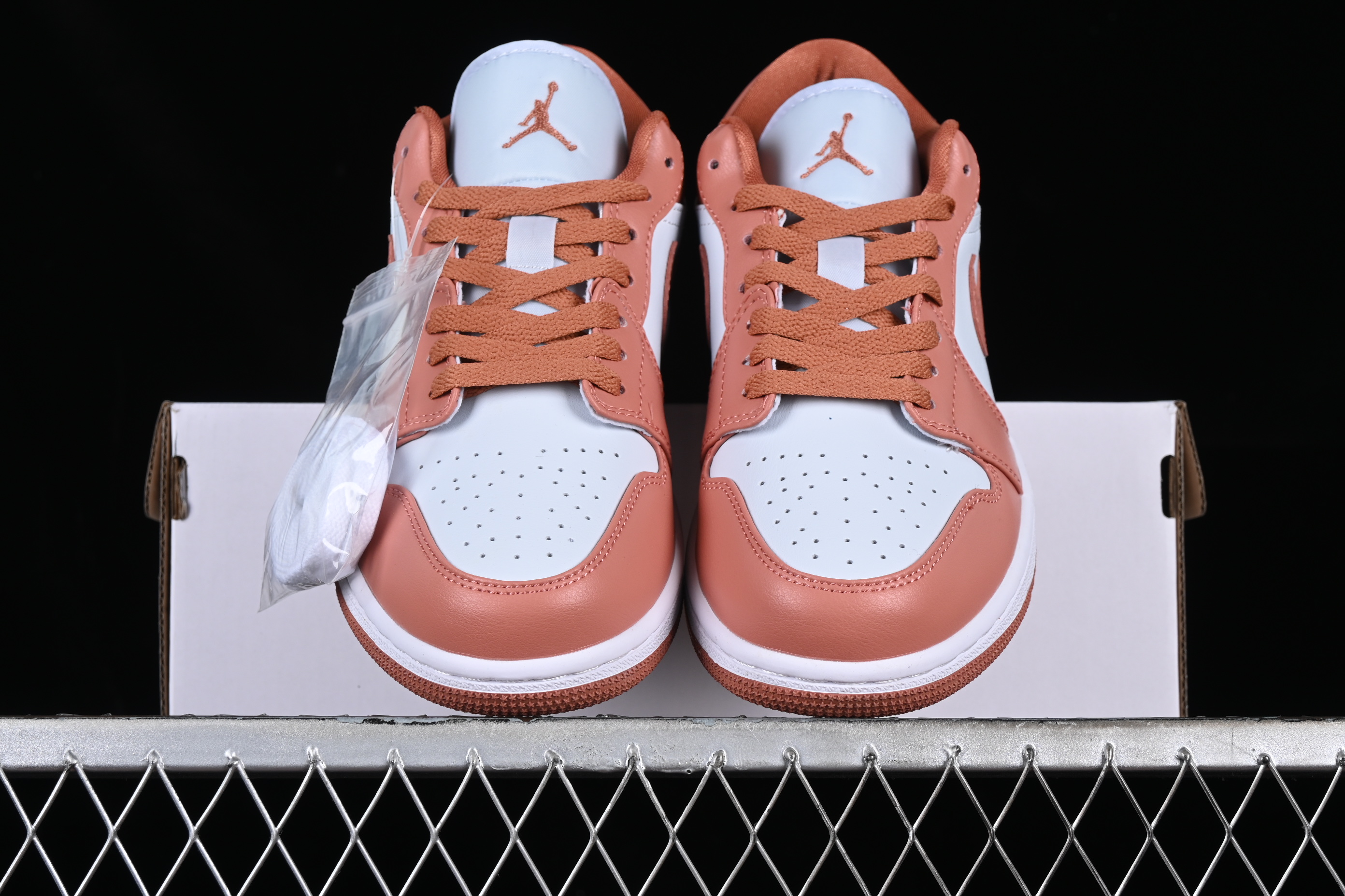 AJ1 low top