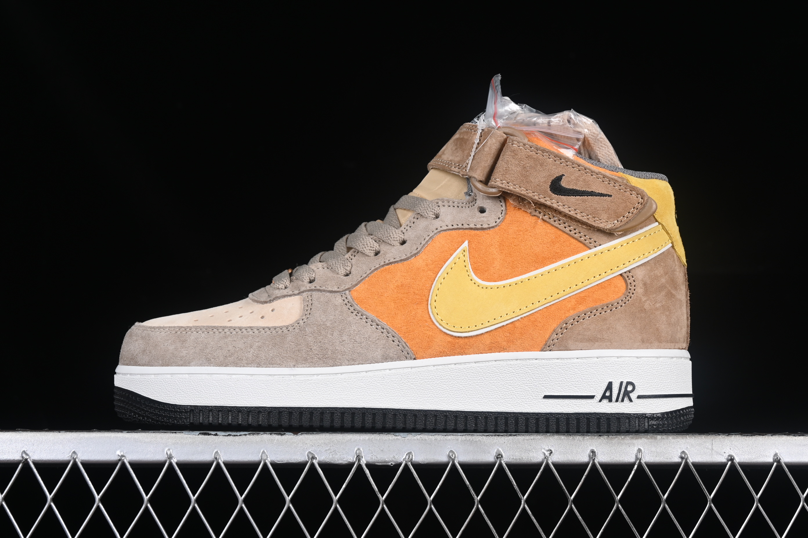 Nk Air Force 1'07 Mid brownish-yellow Air Force One mid-top casual sneakers