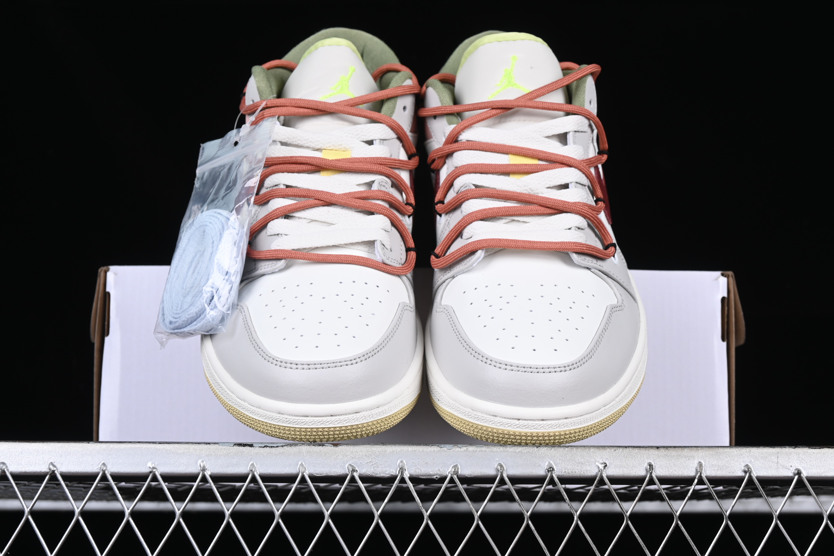 AJ1 low top
