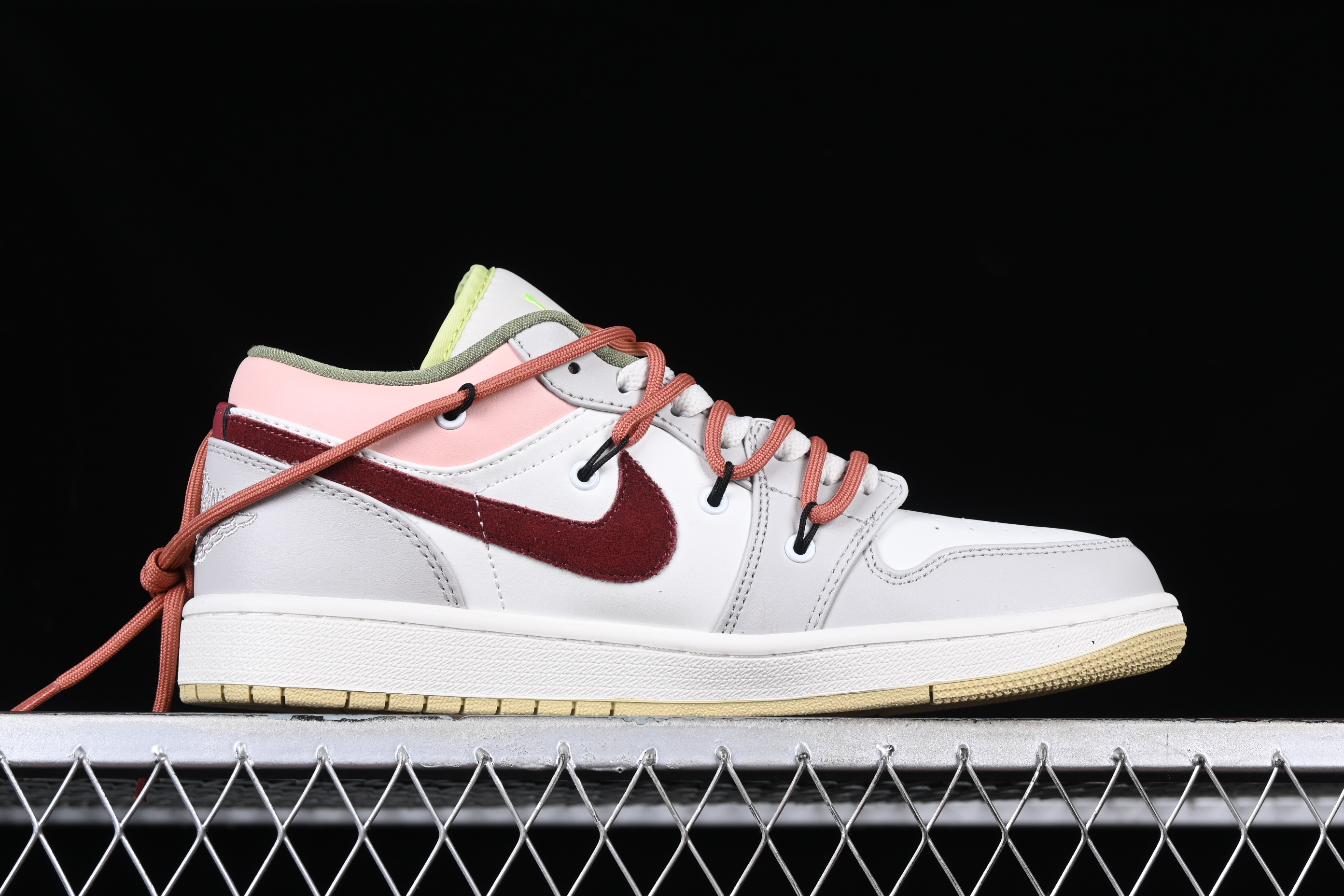 AJ1 low top