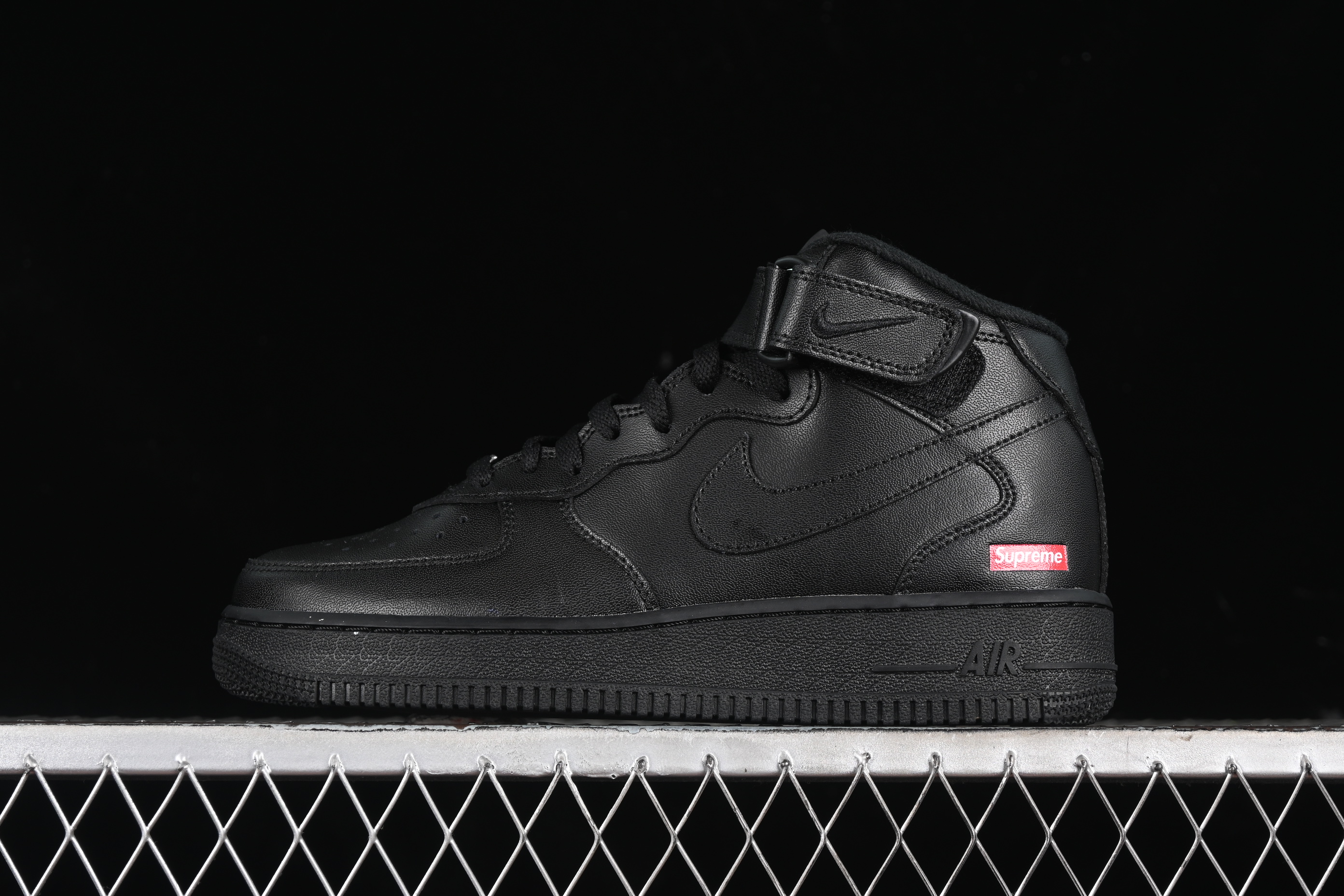 Supreme x Nk Air Force 1 Mid collaboration Air Force One mid-top casual sneakers