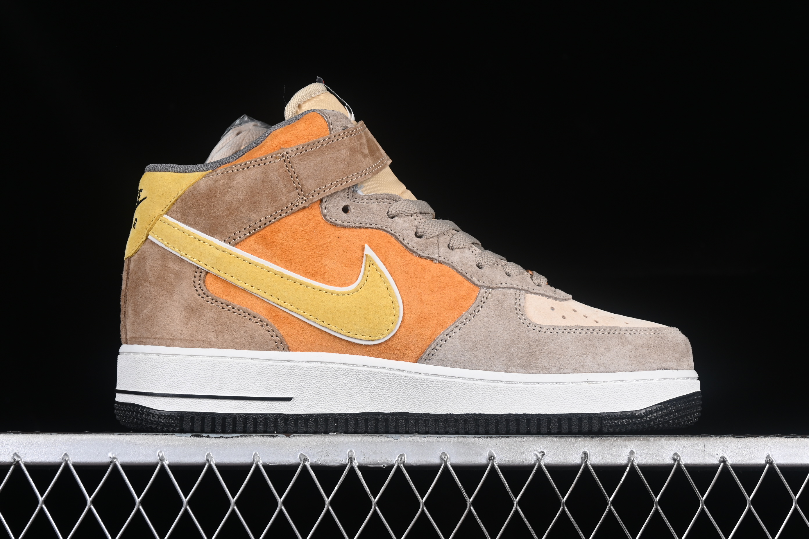 Nk Air Force 1'07 Mid brownish-yellow Air Force One mid-top casual sneakers