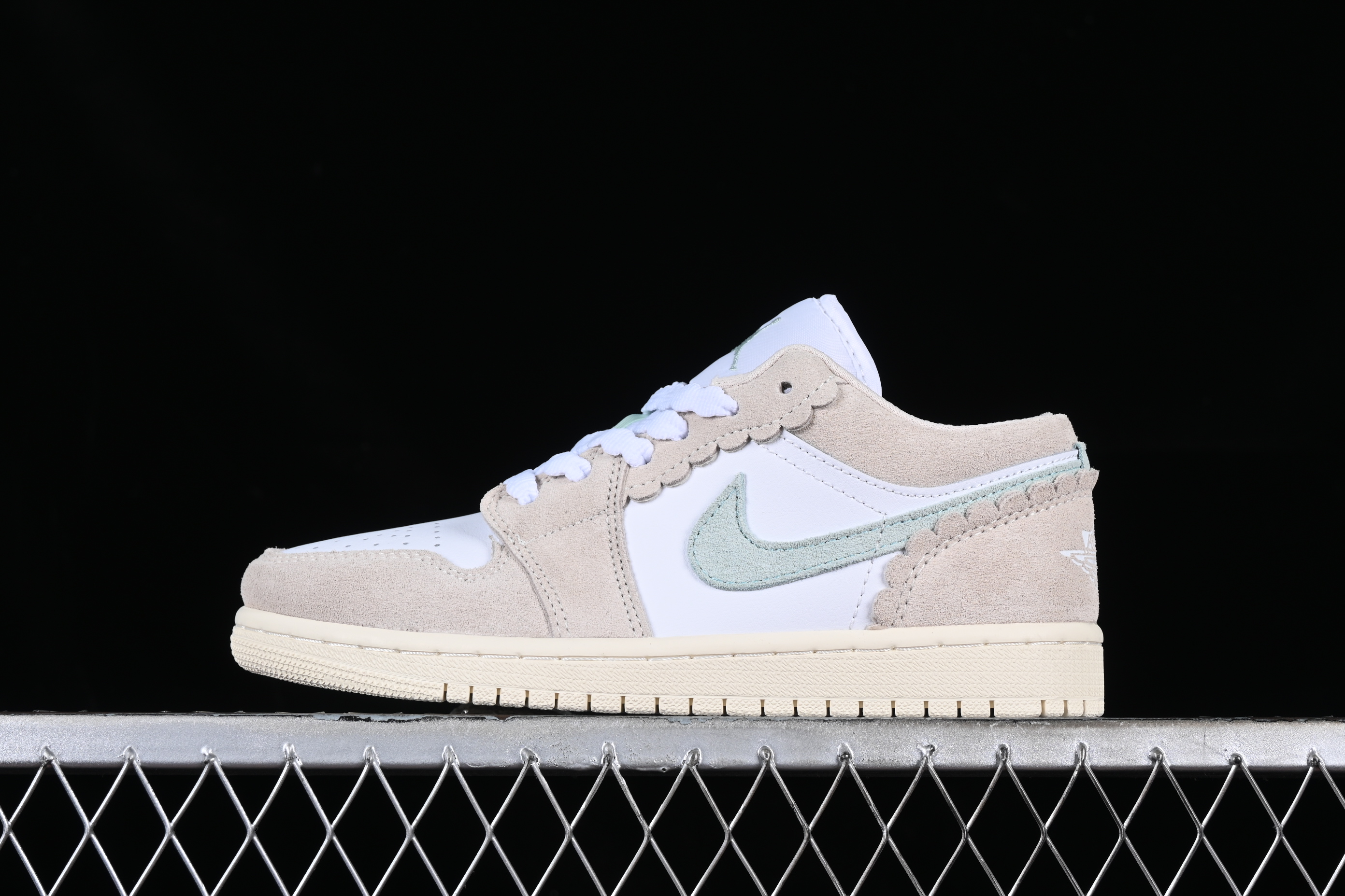 AJ1 low top