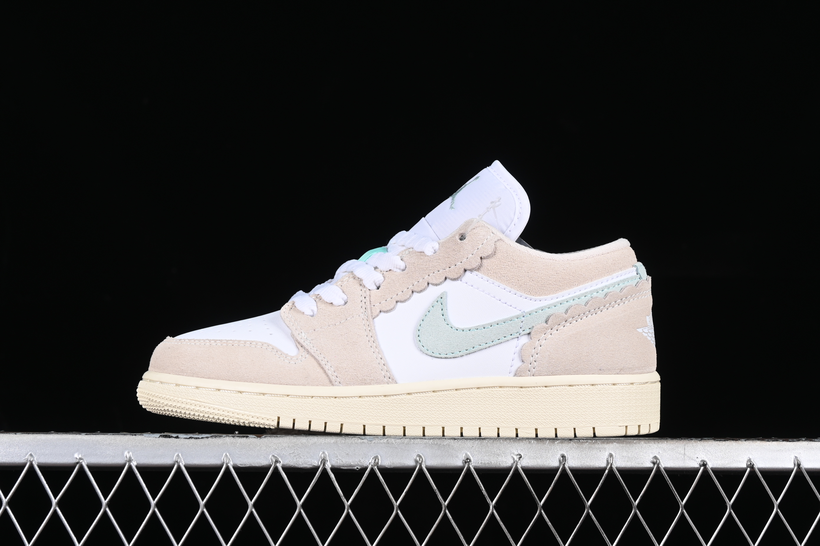 AJ1 low top