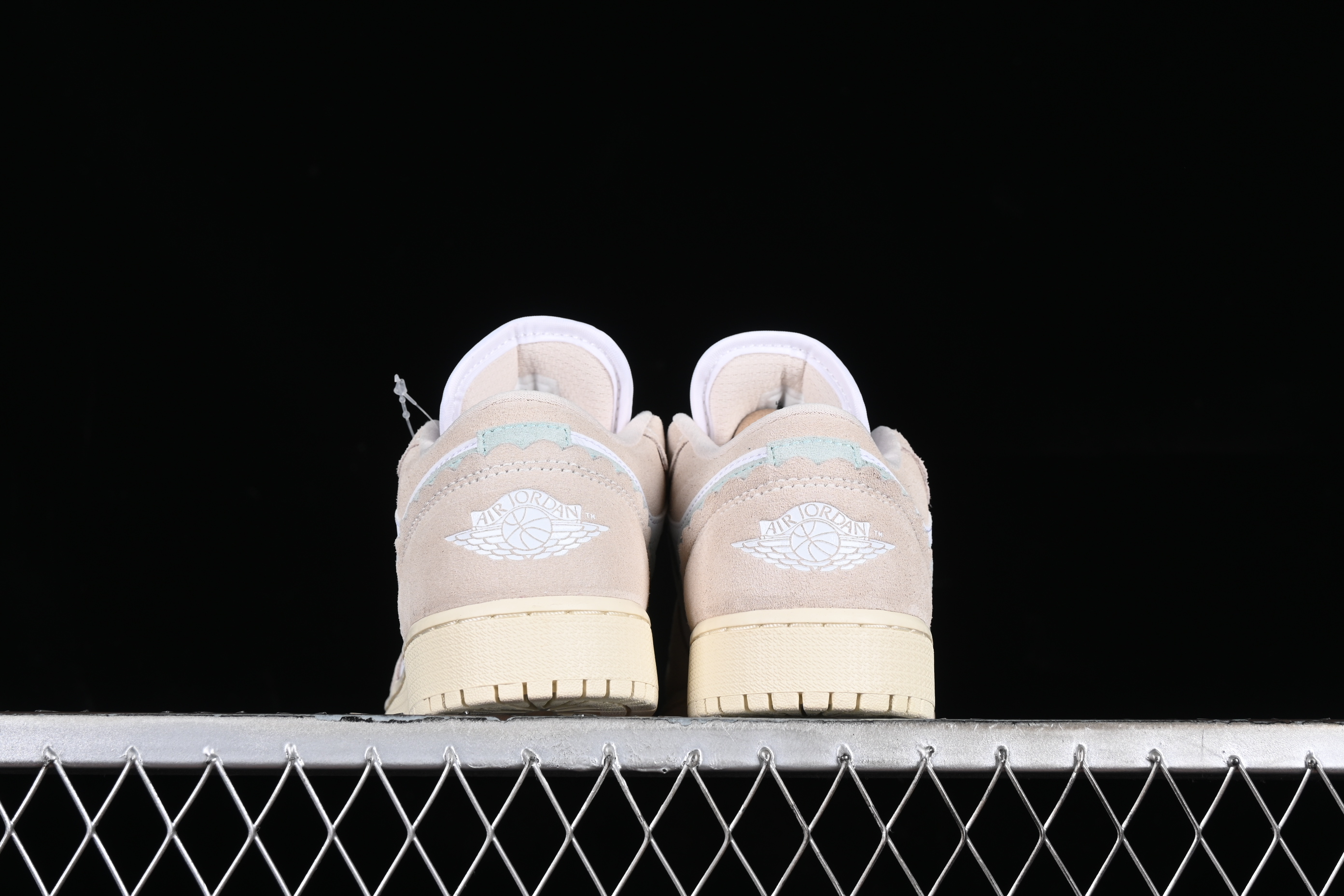 AJ1 low top