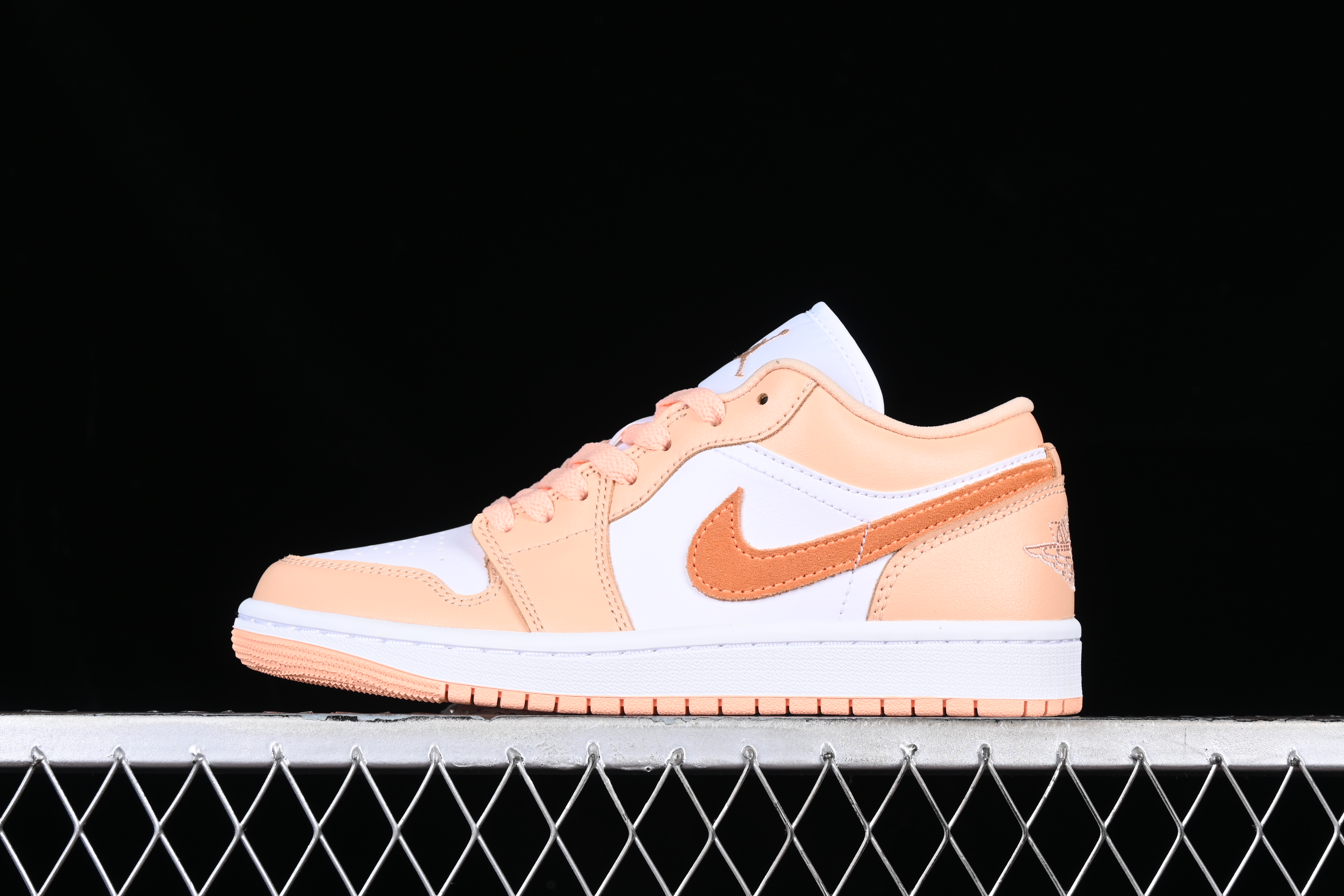 AJ1 low top