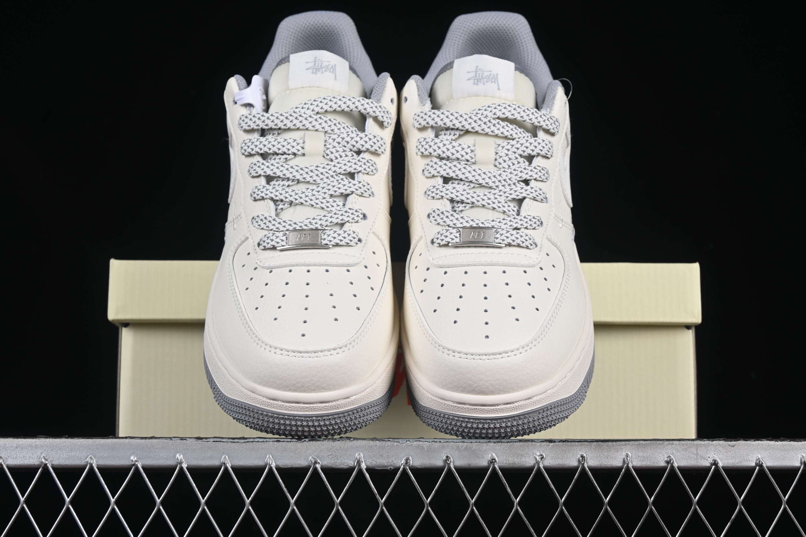 Air Force 1'07 Low Stussy Collaboration Small Double hook Grey background XZ6188-712 36-45