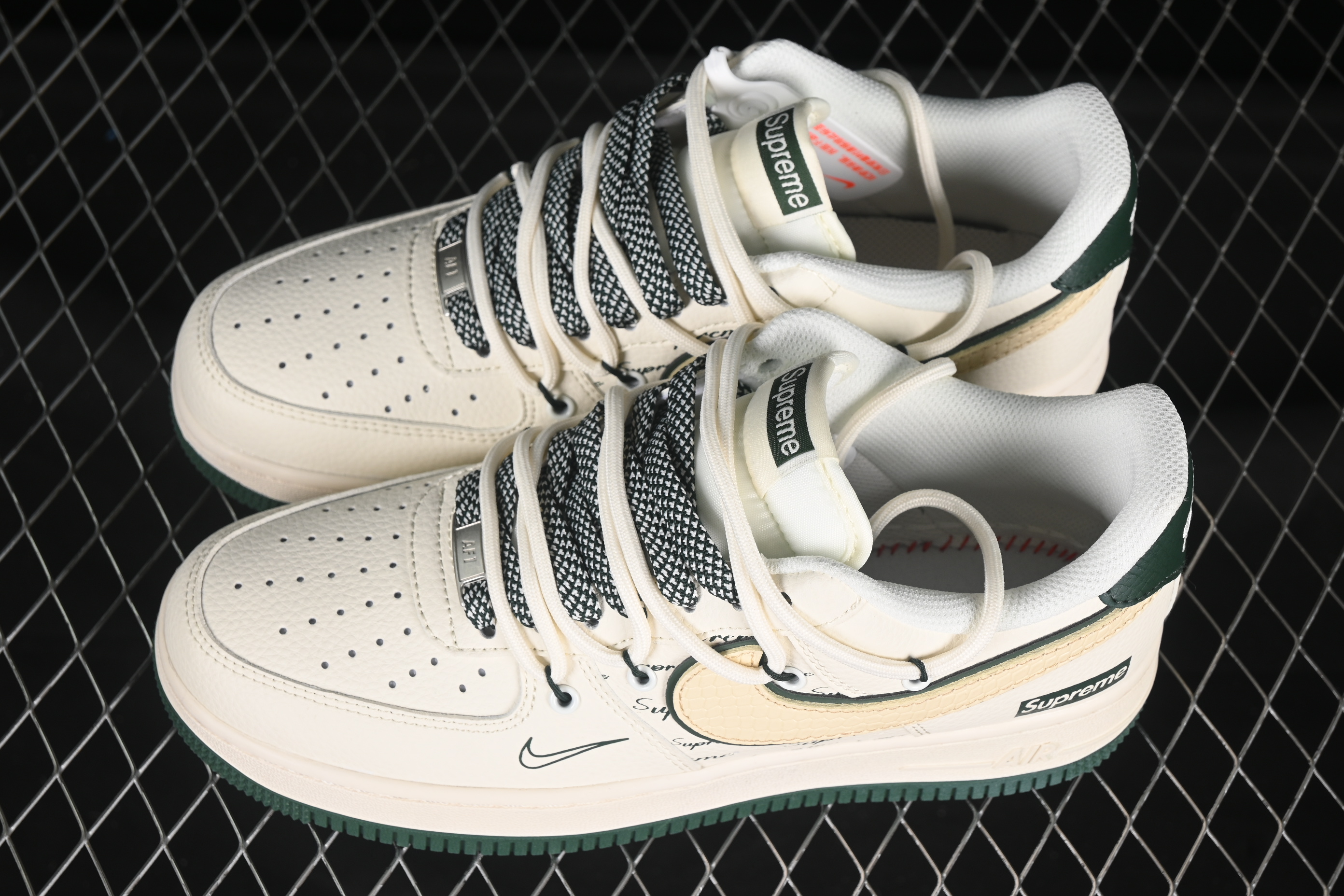Air Force 1'07 Low Supreme collaboration Beige drawstring DM6868-057 36-45