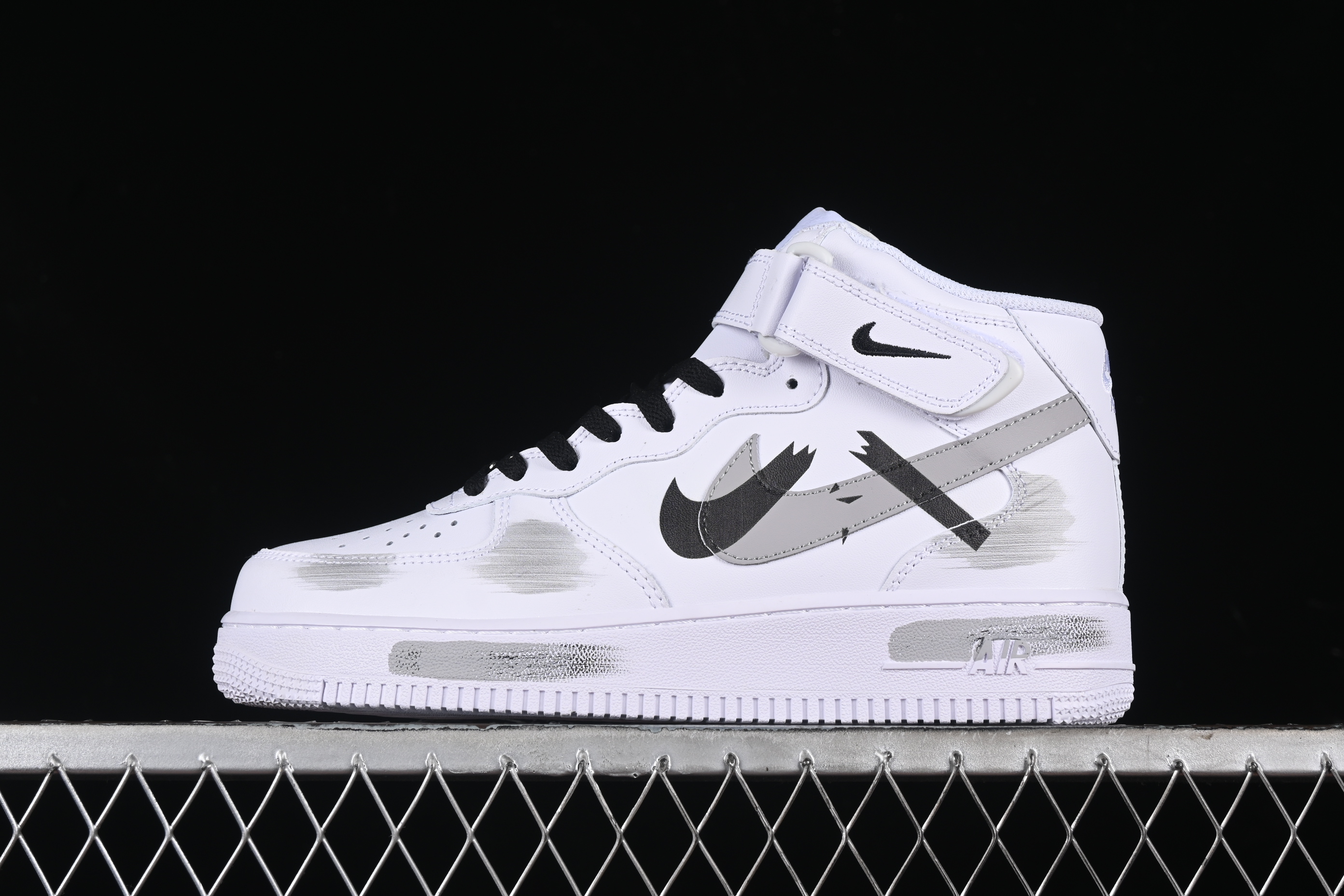 Nk Air Force 1'07 Mid white grey black hand-painted broken three-hook shadow Air Force One Lace-up mid-top casual sneakers