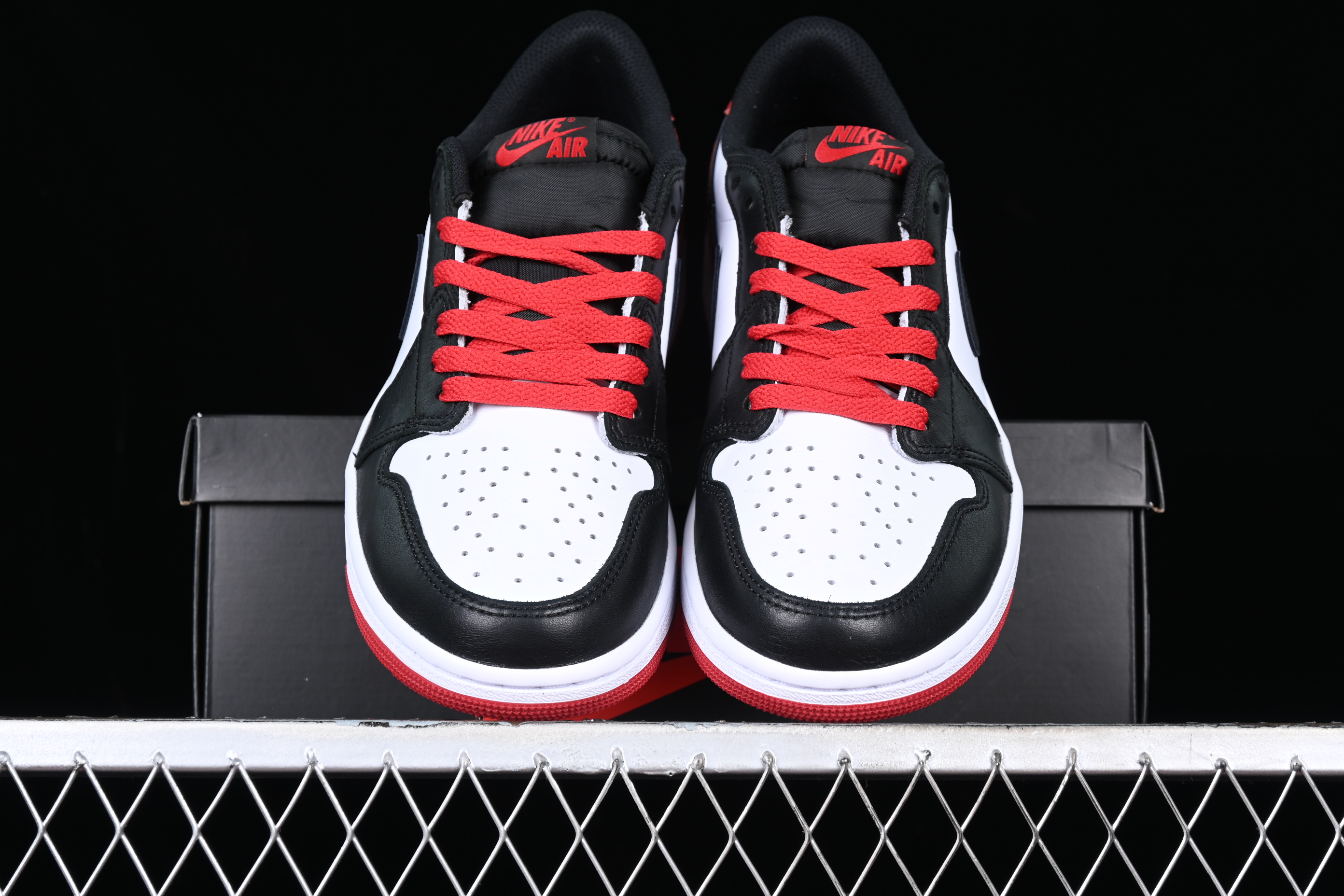 AJ1's brand-new low-top black toe cultural casual sports sneakers CZ0790-106 40.5-47.5