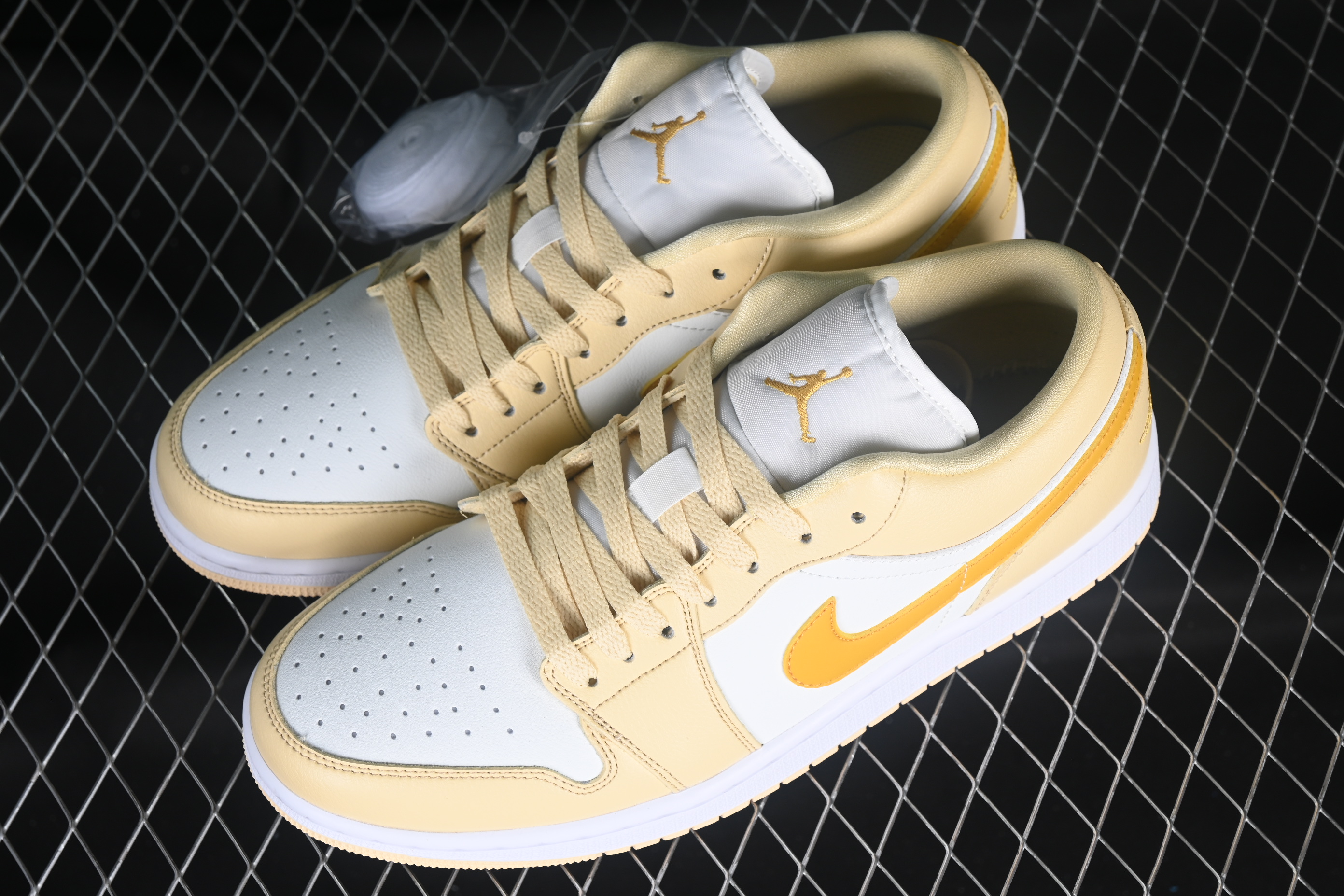 AJ1 low top