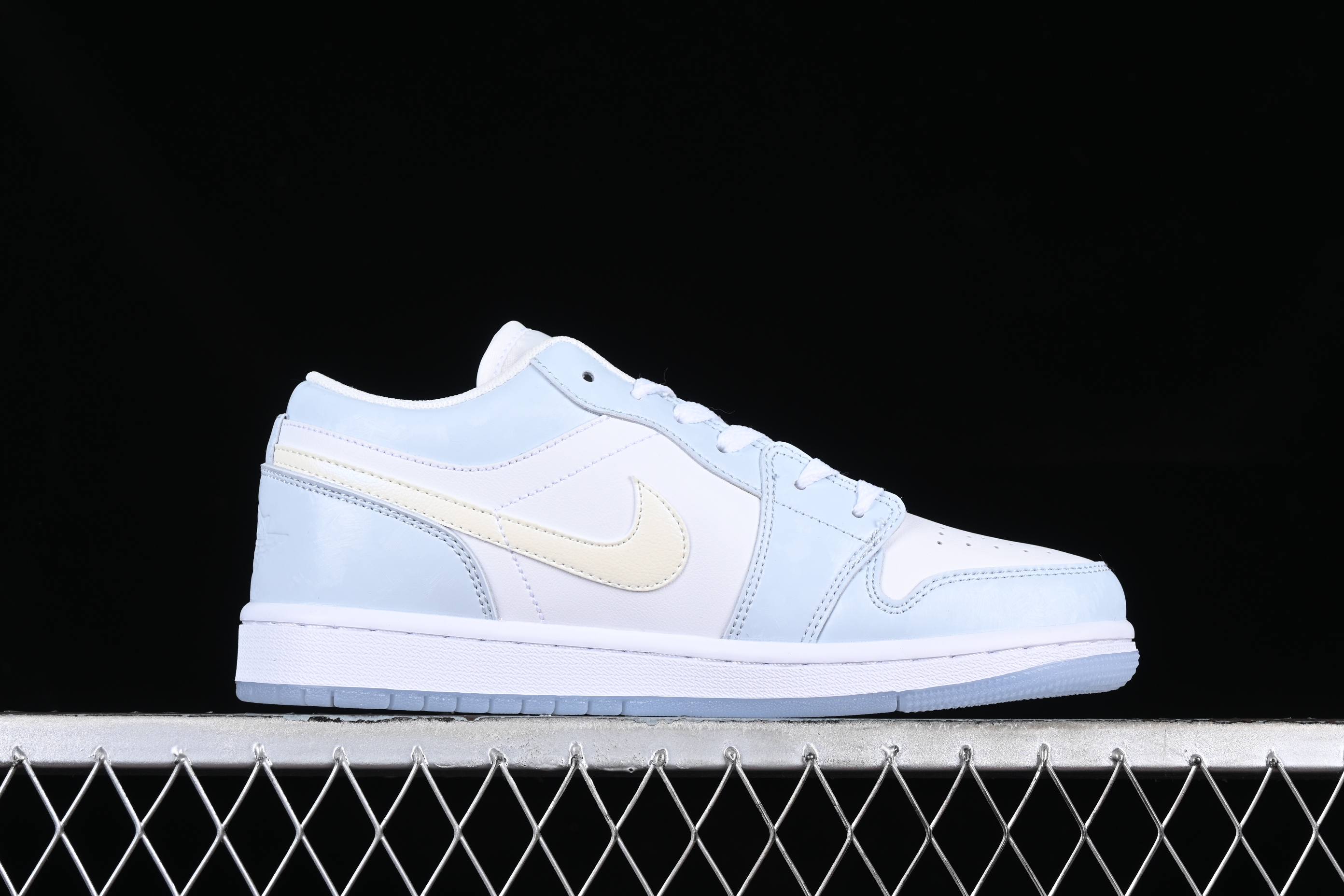 AJ1 low top